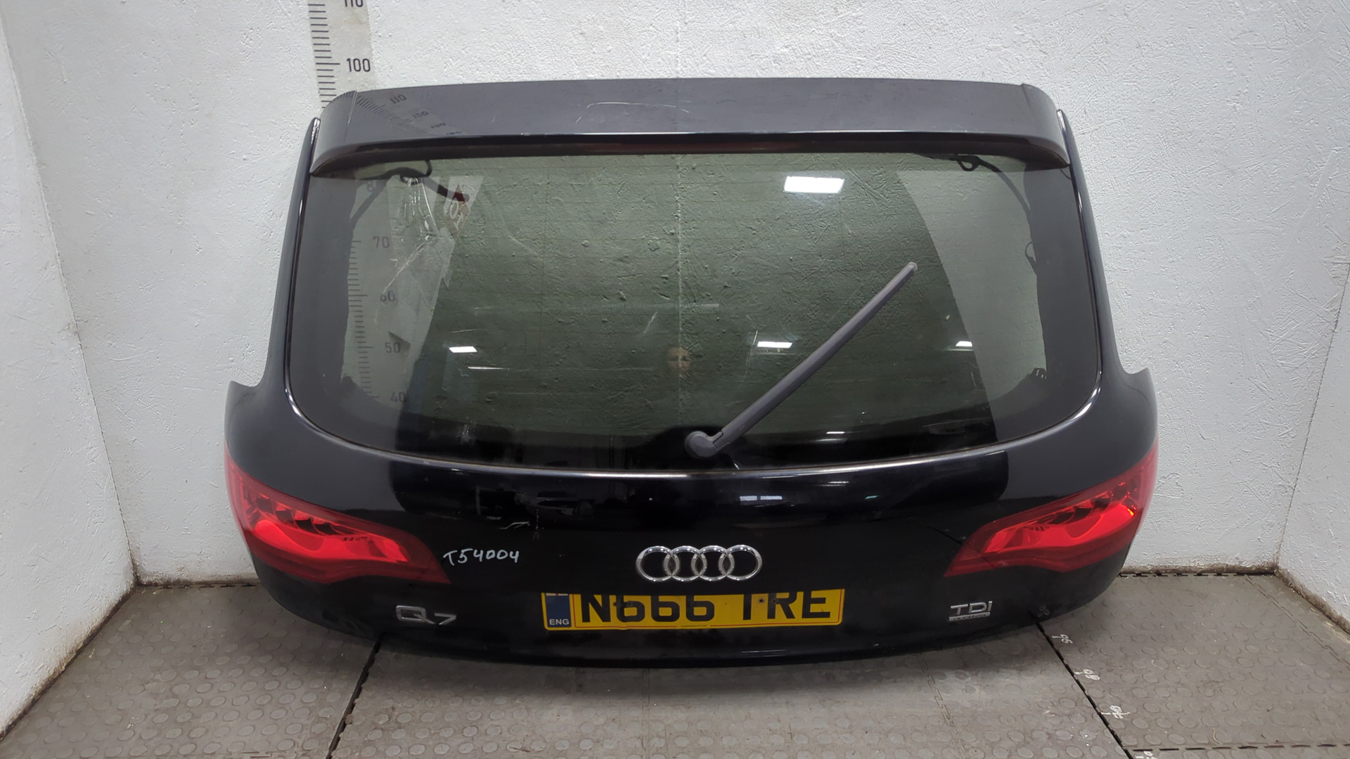 Дверь багажника