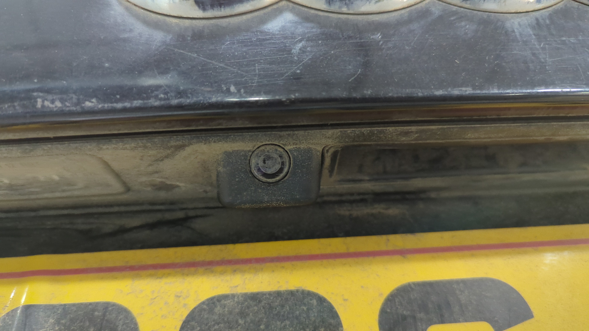 Дверь багажника