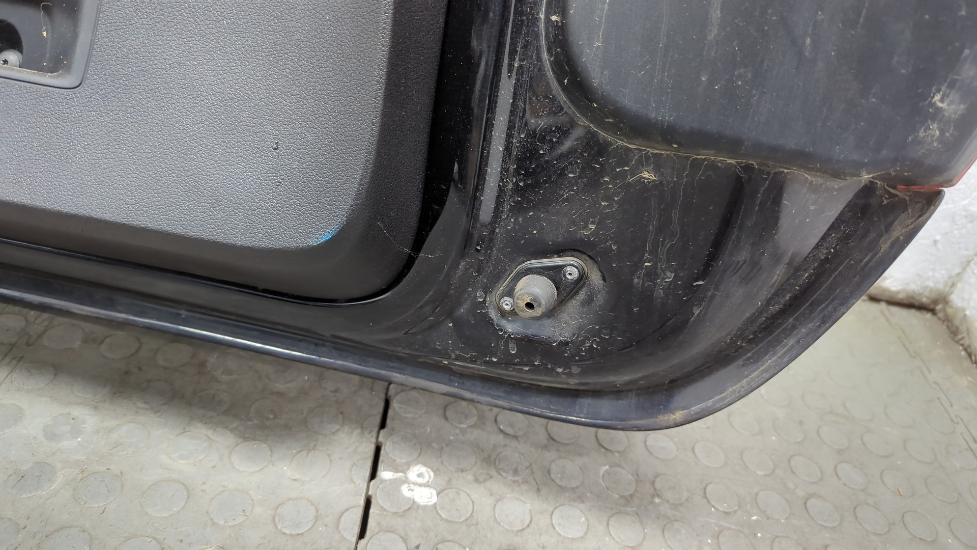 Дверь багажника