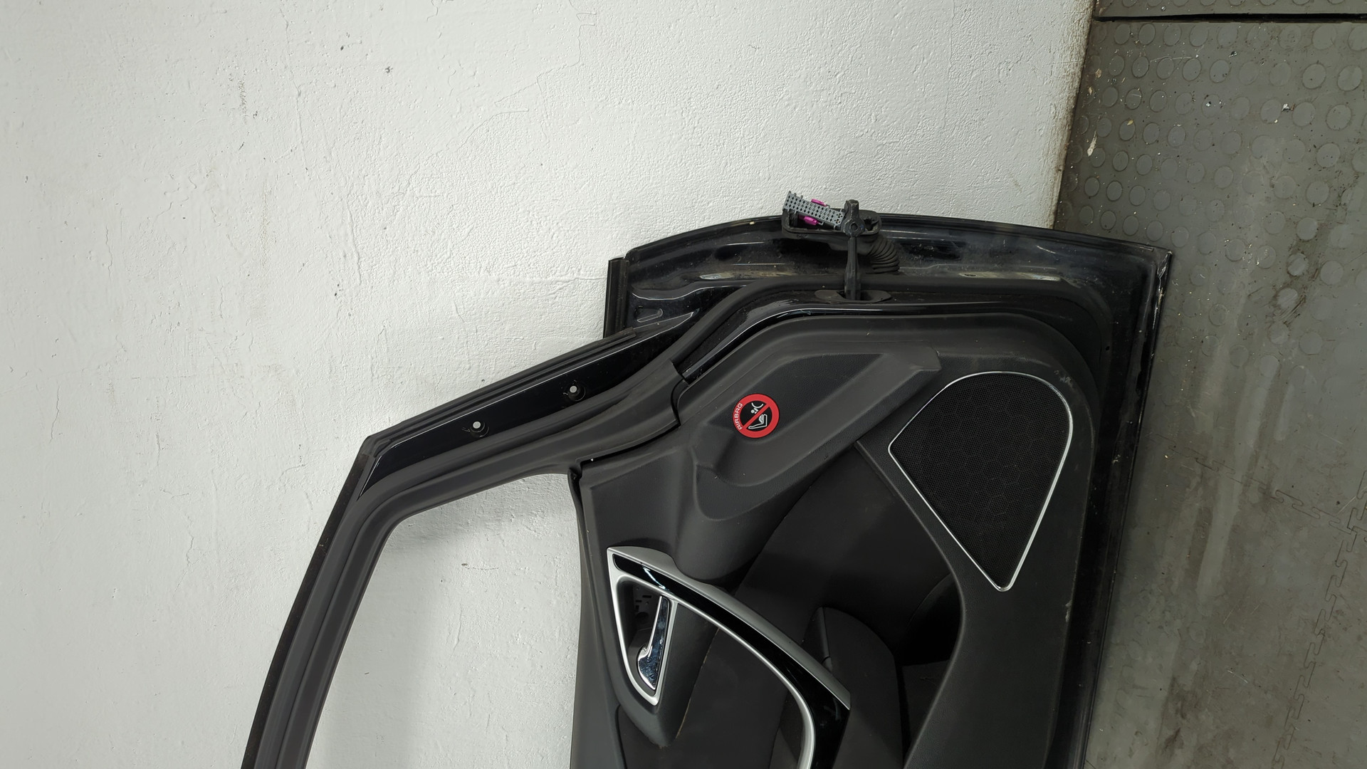 Дверь передняя левая