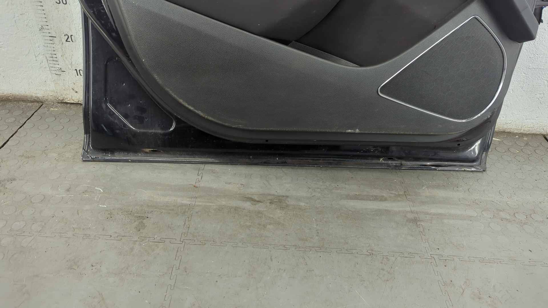 Дверь передняя левая