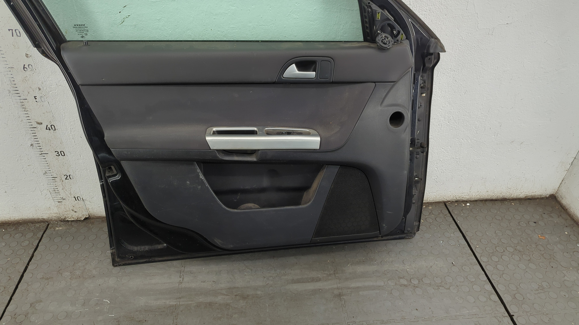 Дверь передняя левая