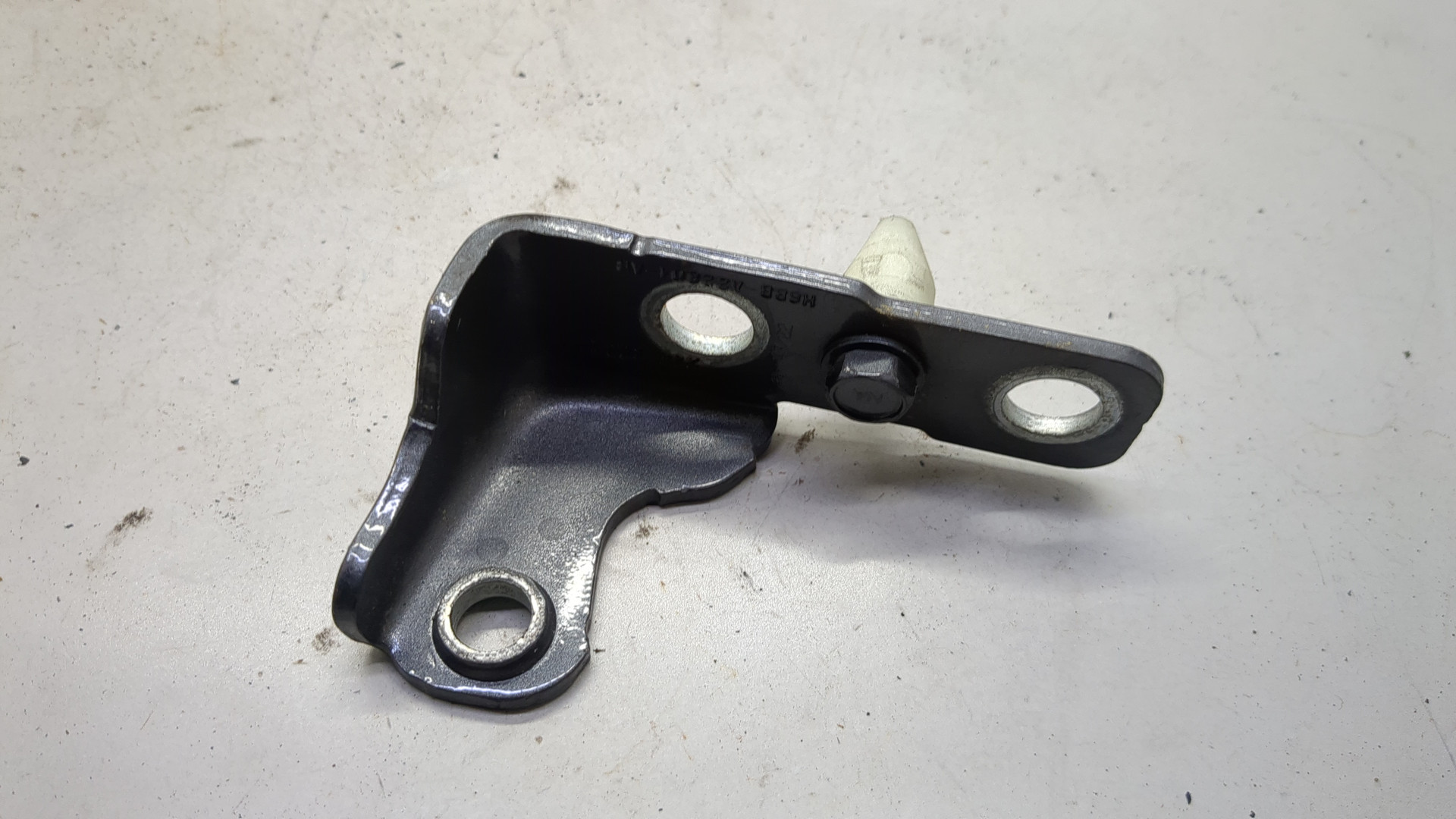 Петля двери