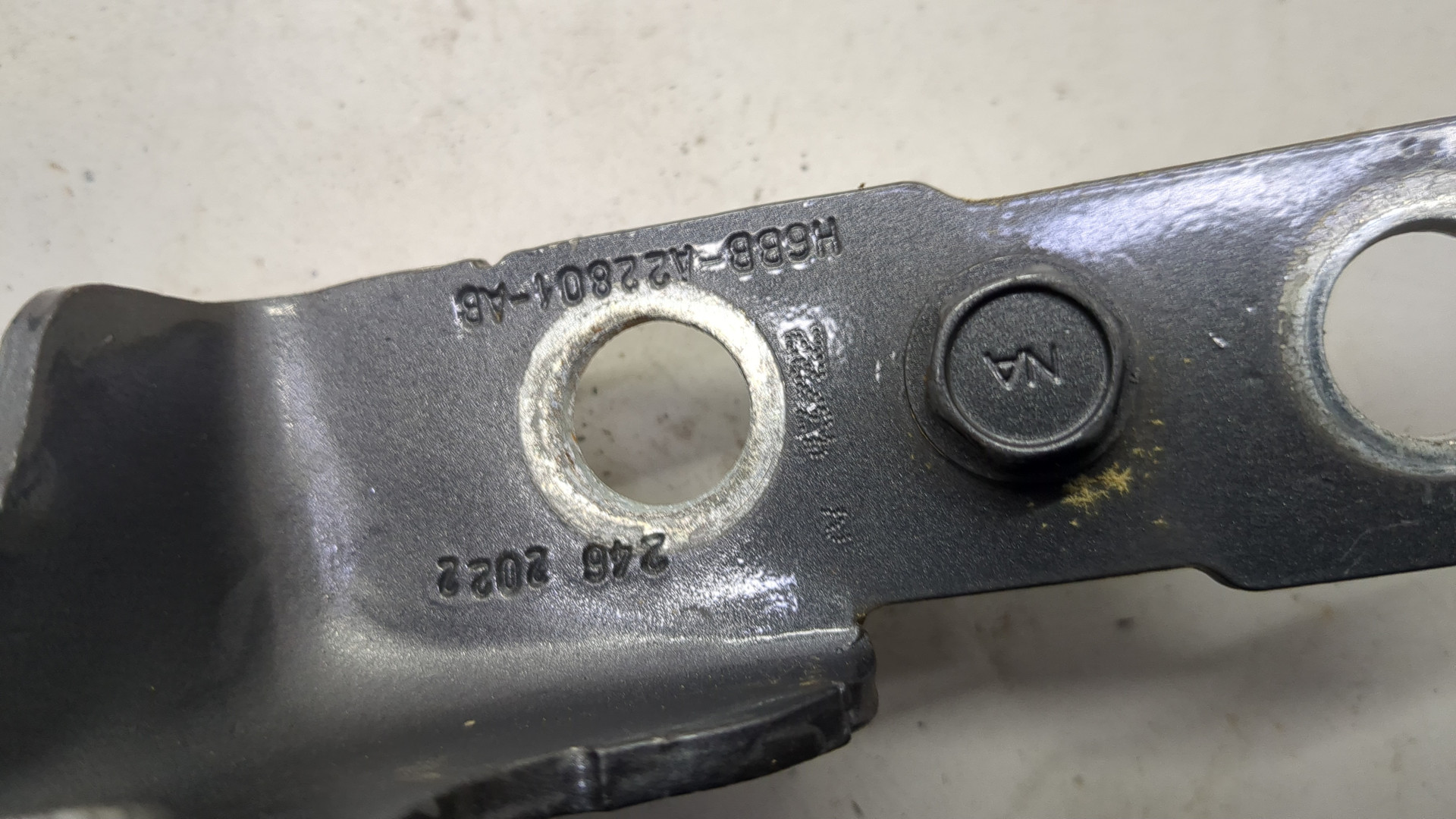 Петля двери