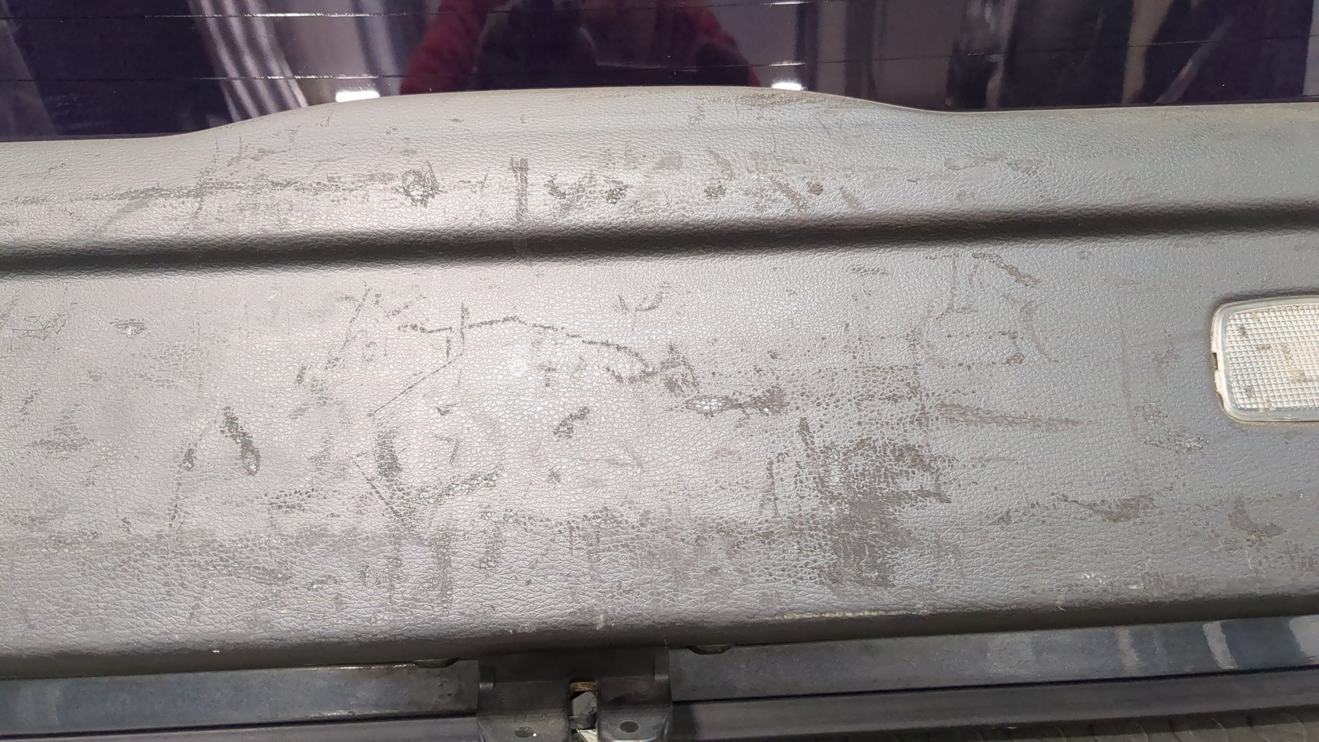 Дверь багажника