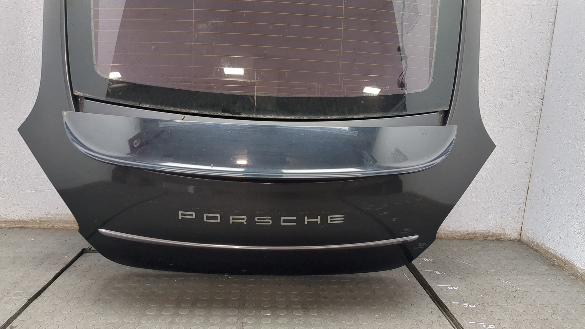 Дверь багажника