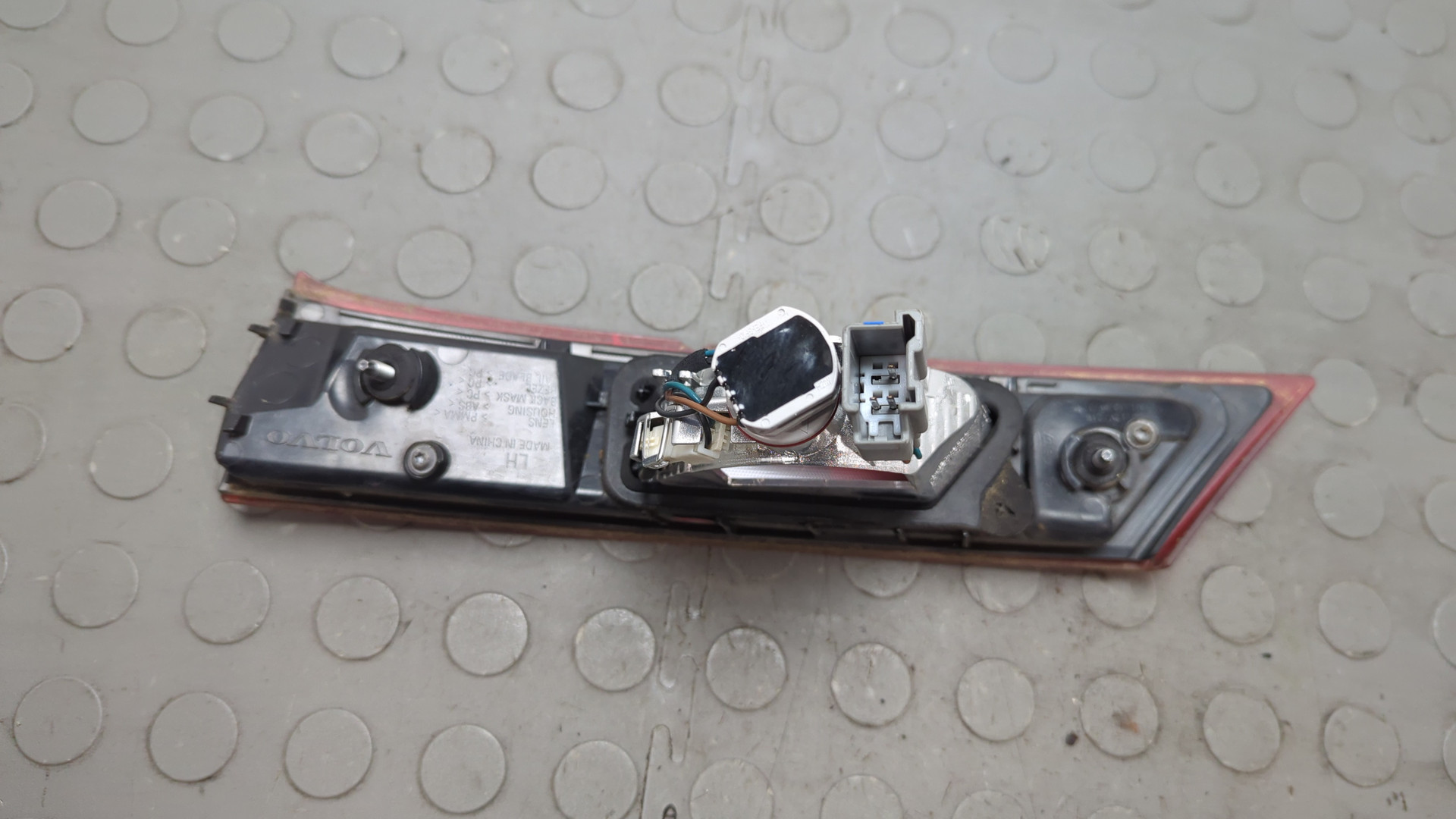 Фонарь задний внутренний левый