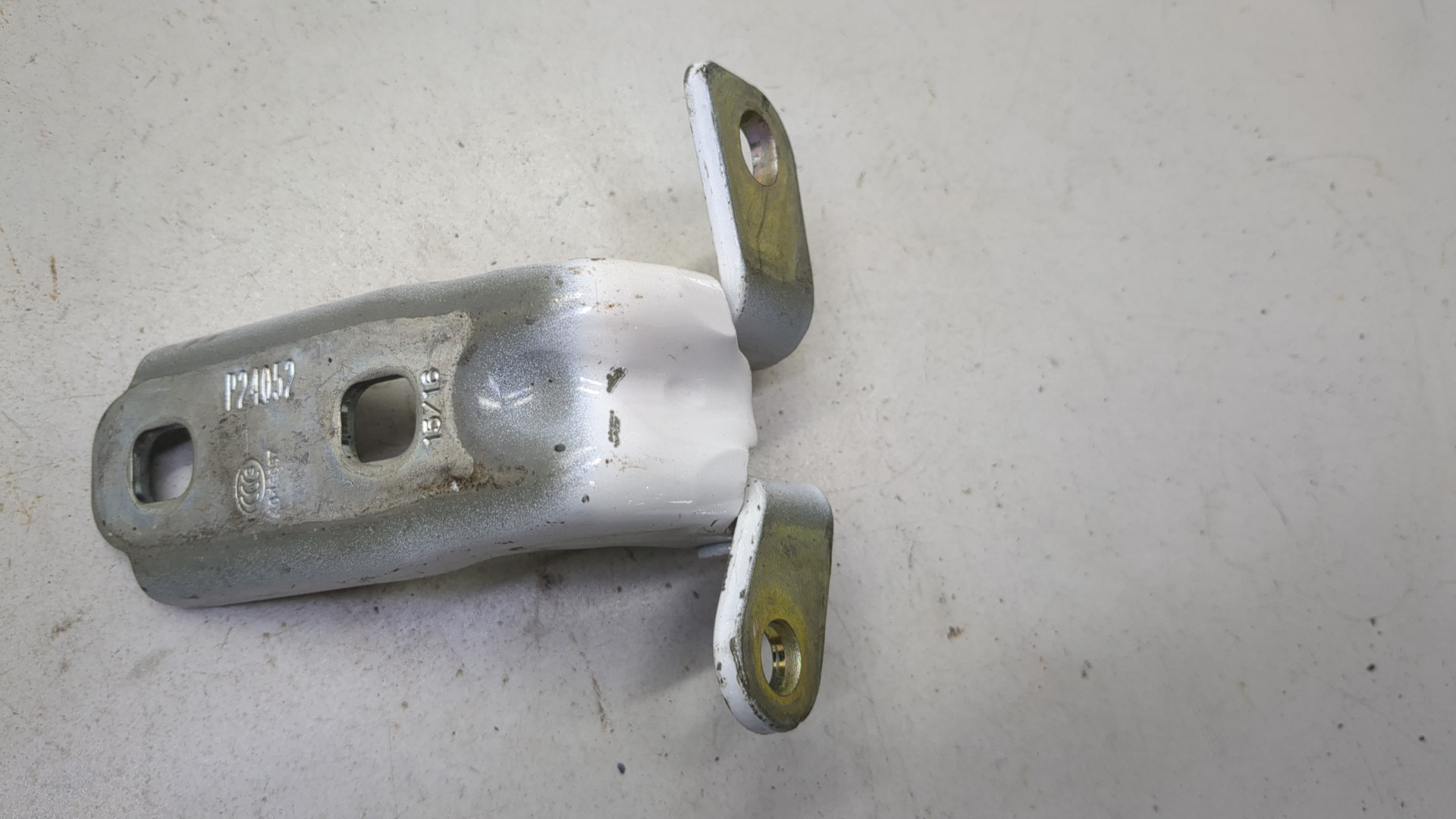 Петля двери