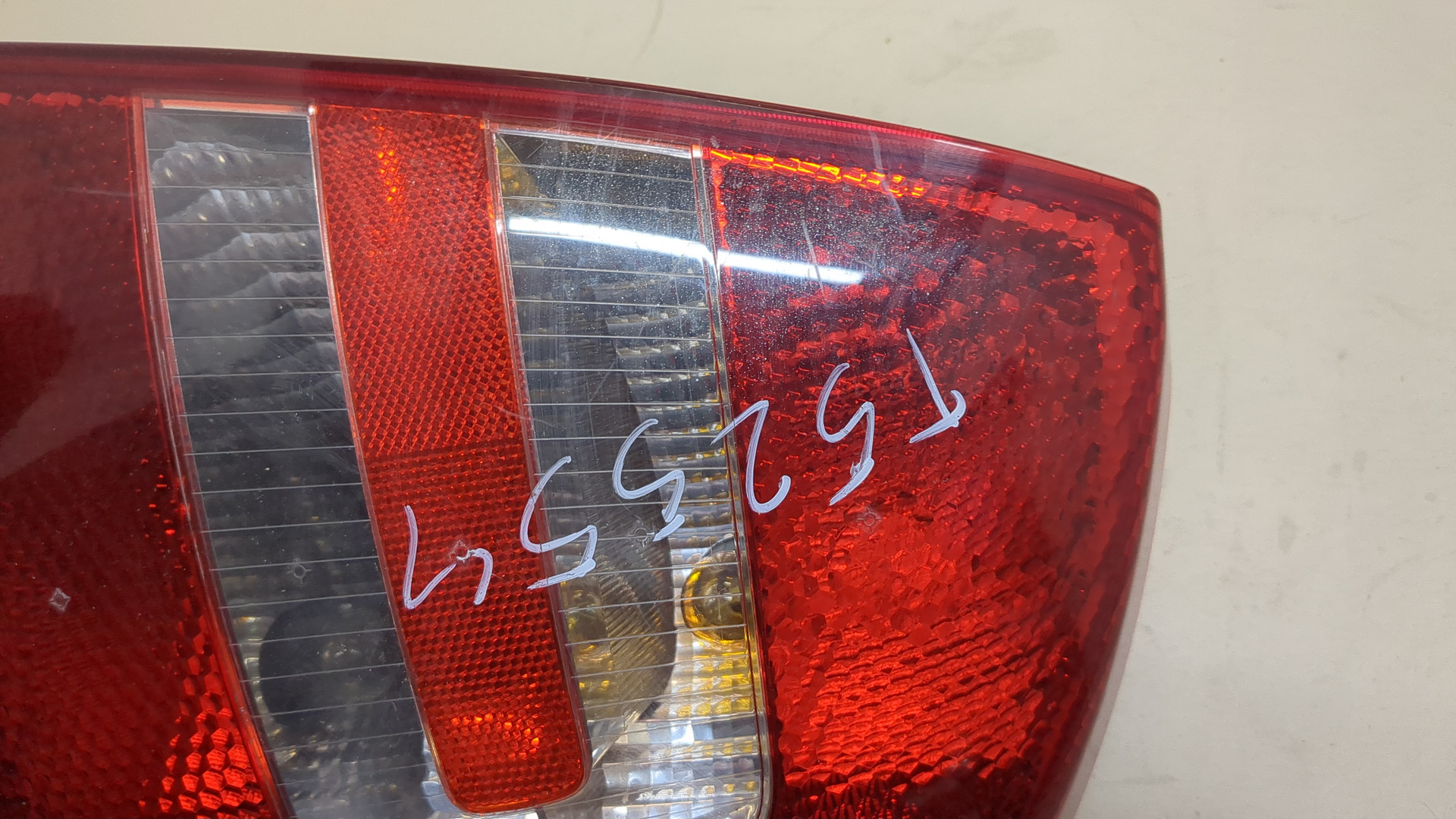 Фонарь задний правый