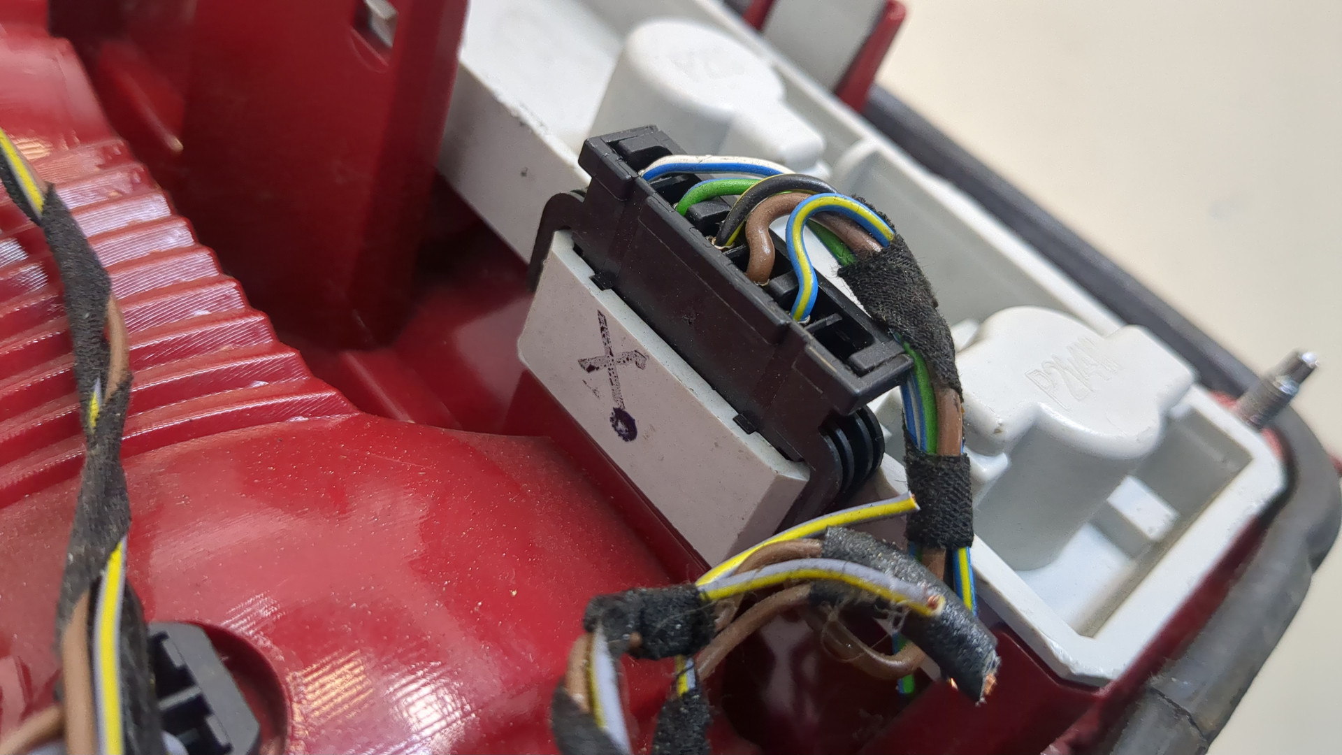 Фонарь задний правый