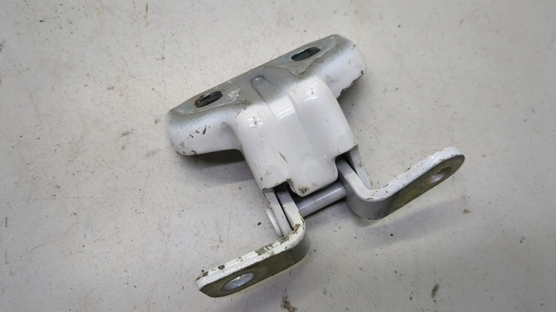 Петля двери