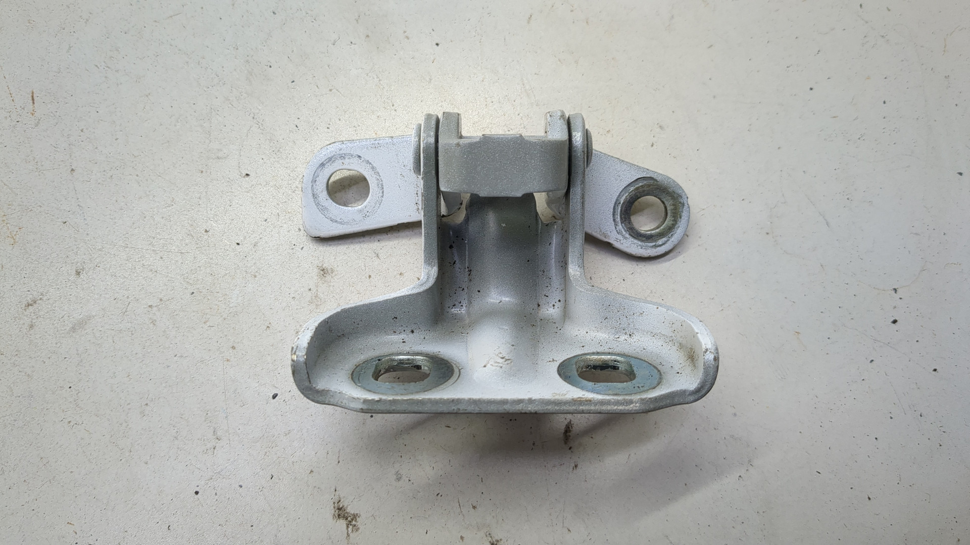 Петля двери