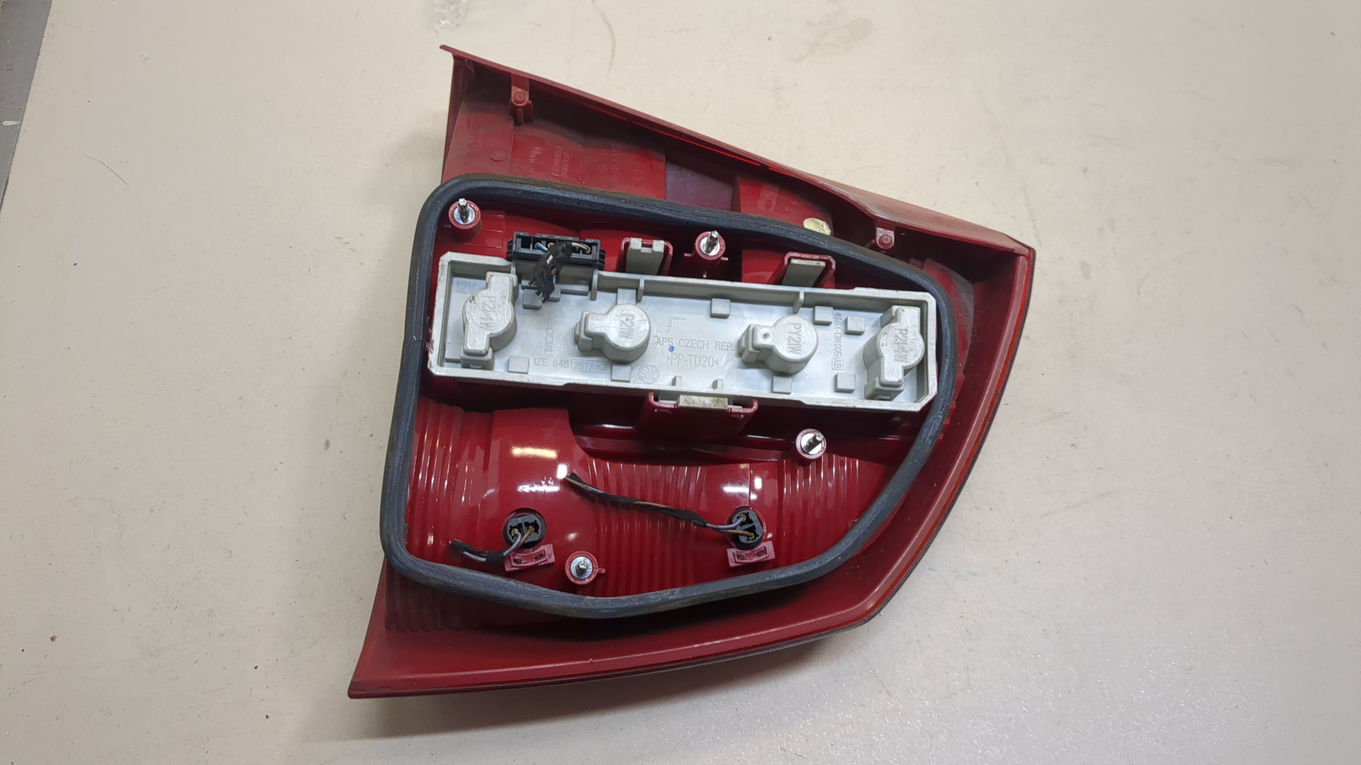 Фонарь задний левый