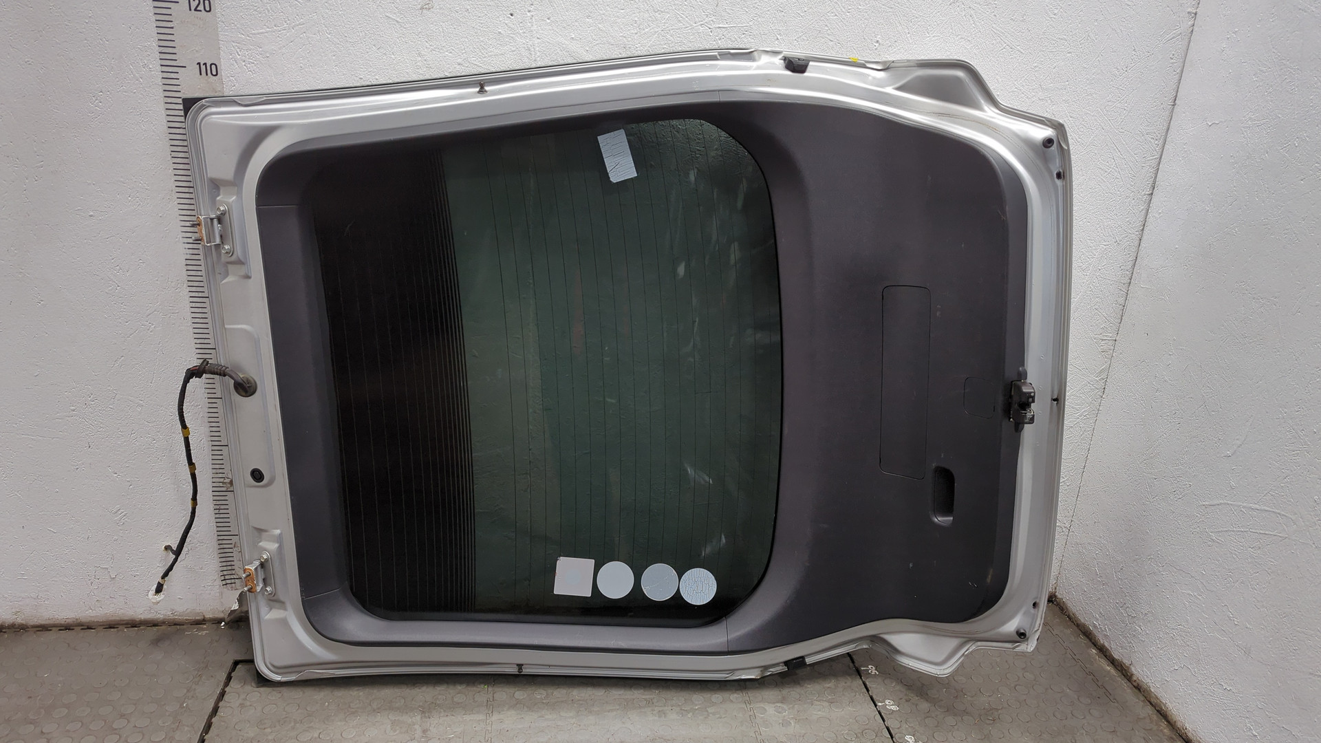 Дверь багажника