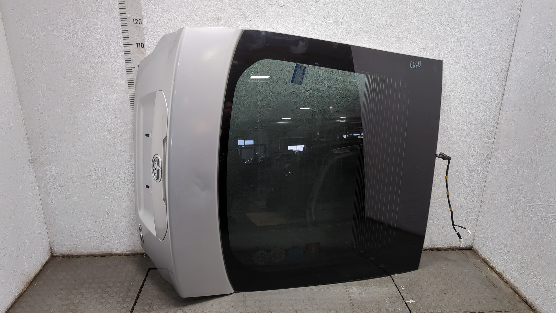 Дверь багажника