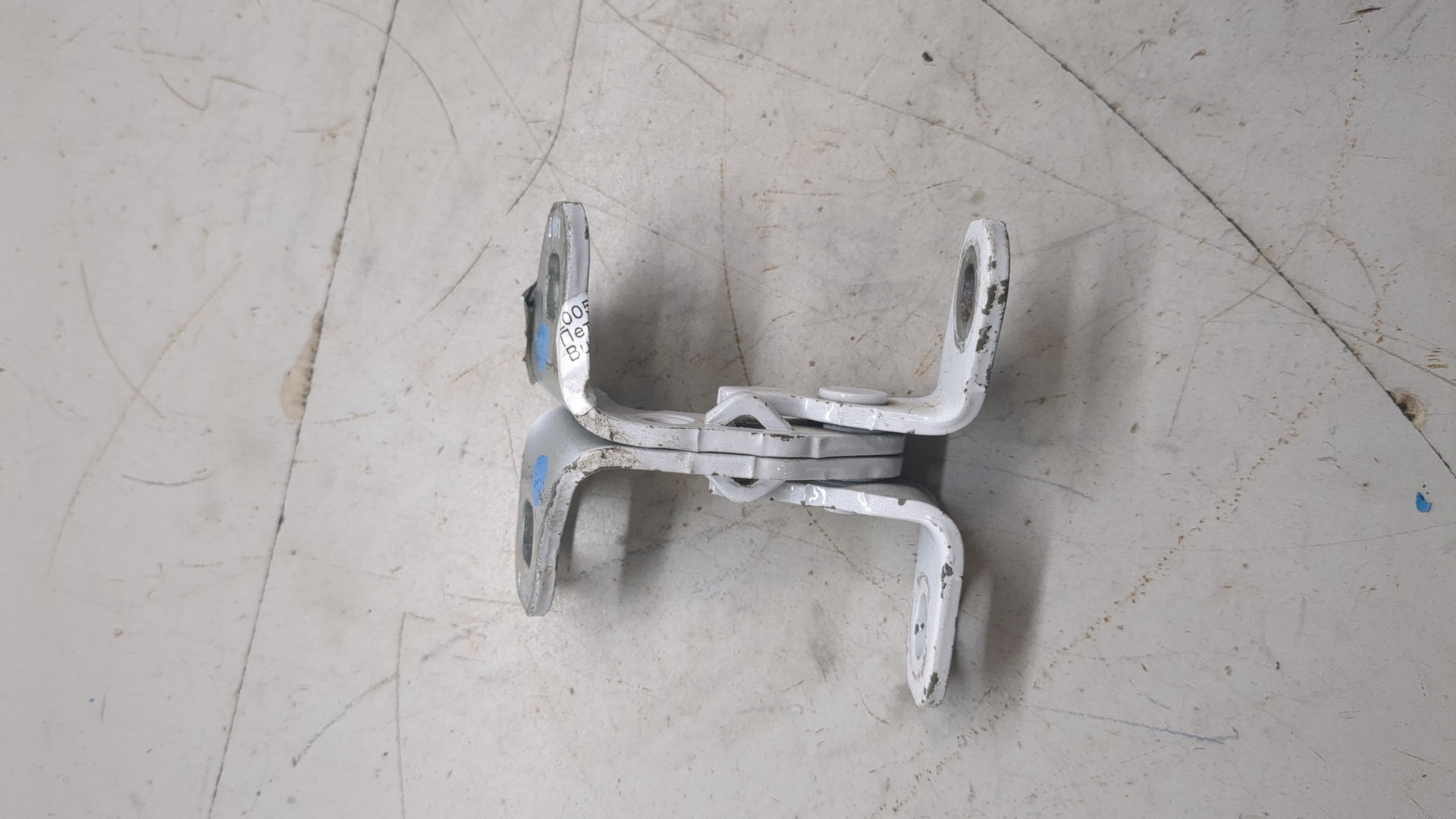 Петля двери