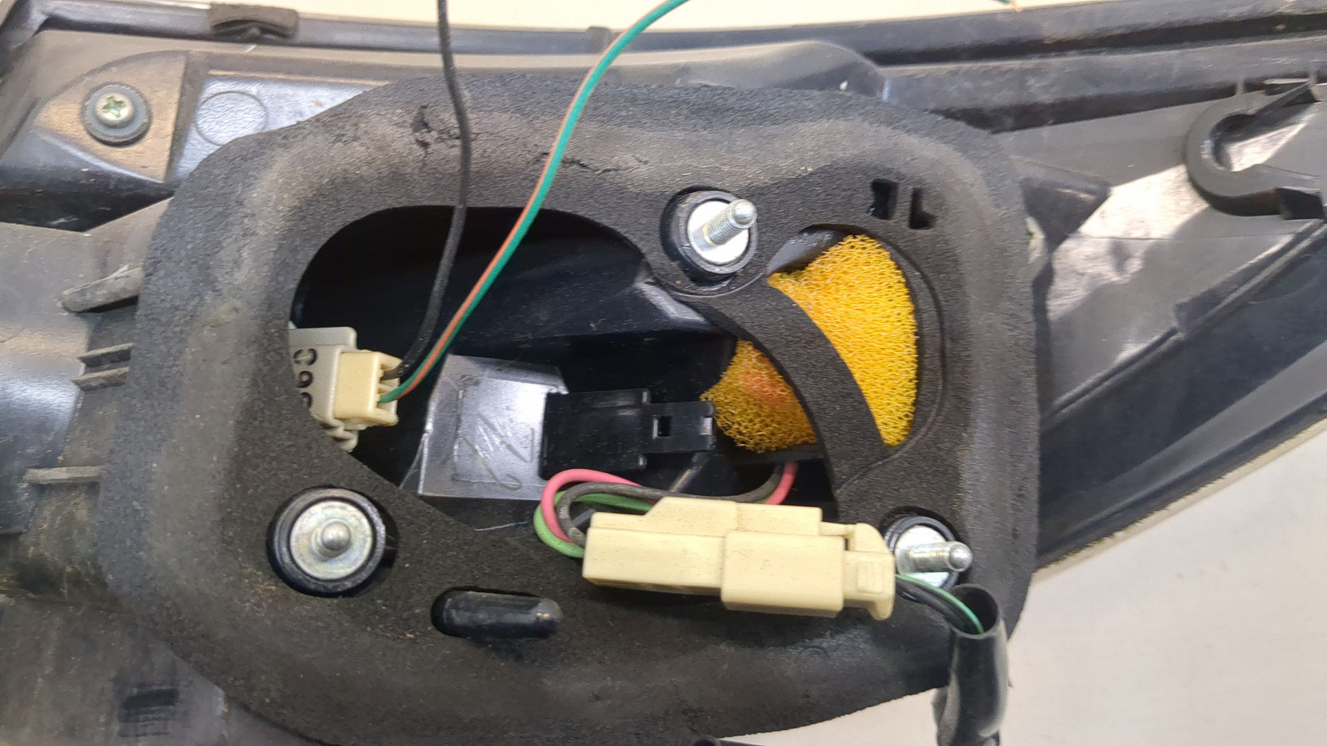 Фонарь задний левый