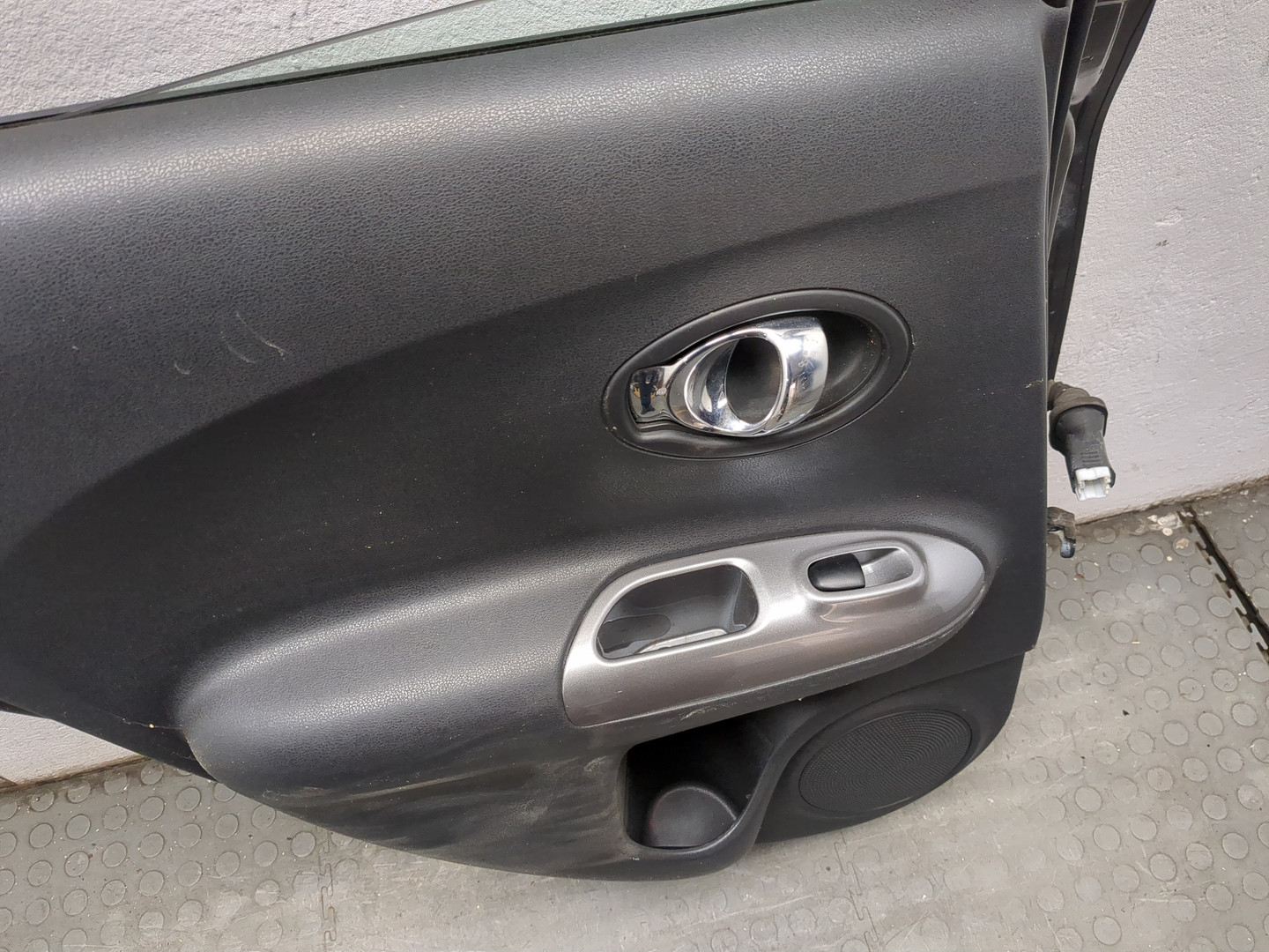 Дверь задняя левая