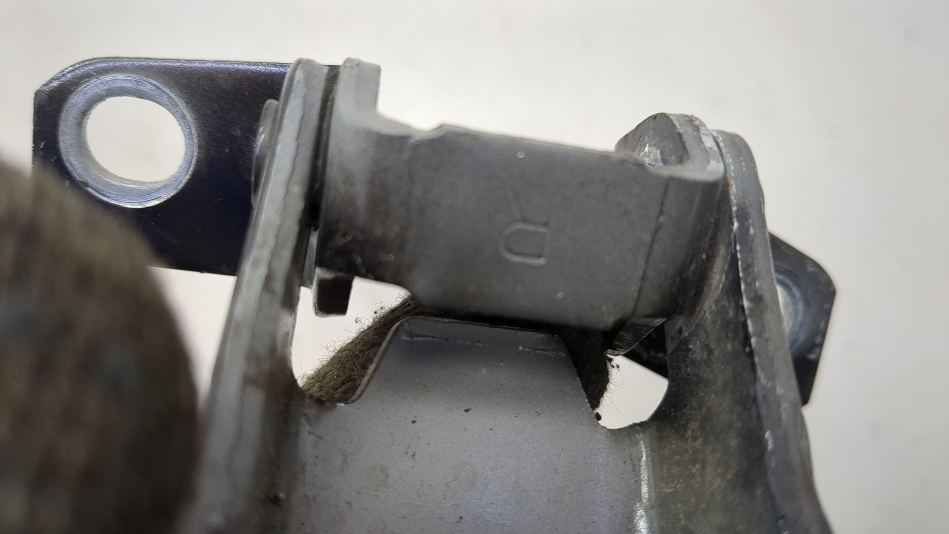 Петля двери