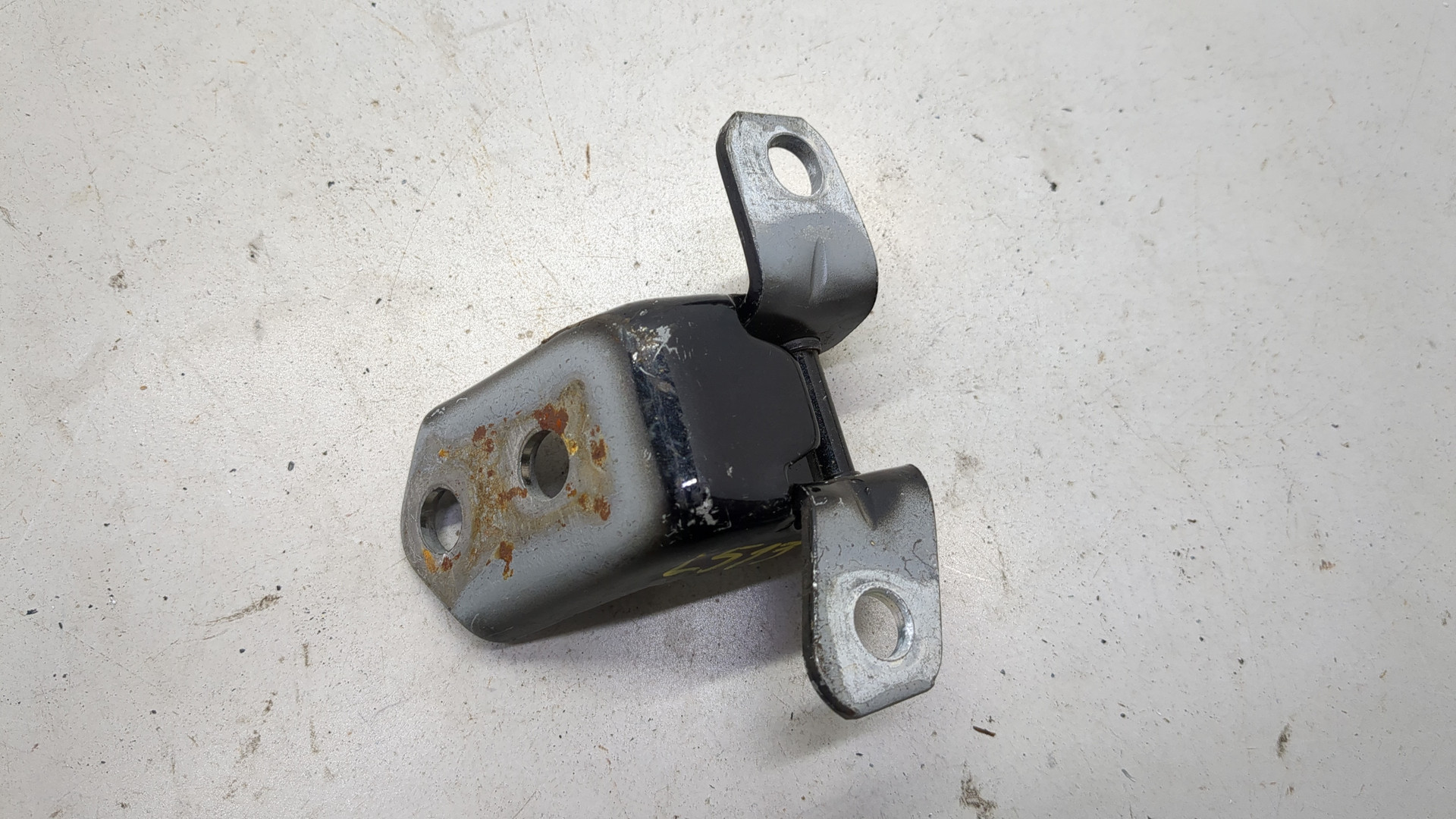 Петля двери