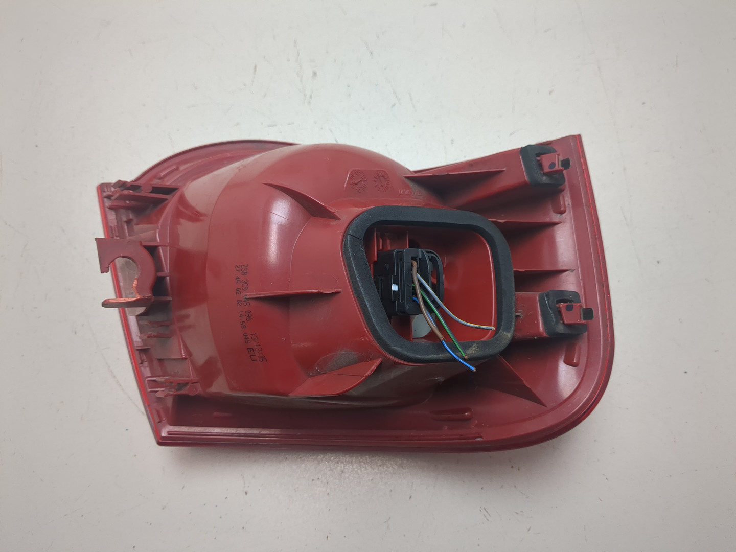 Фонарь задний правый