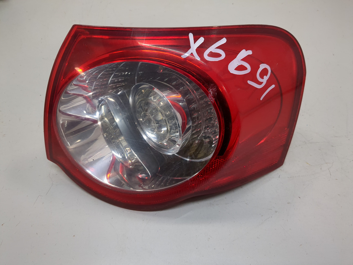 Фонарь задний правый