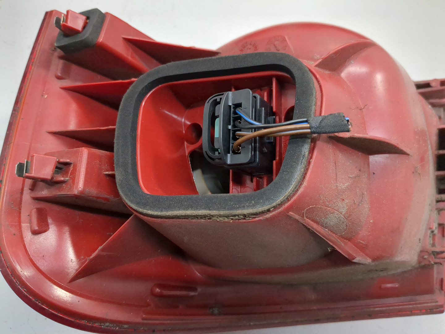 Фонарь задний левый