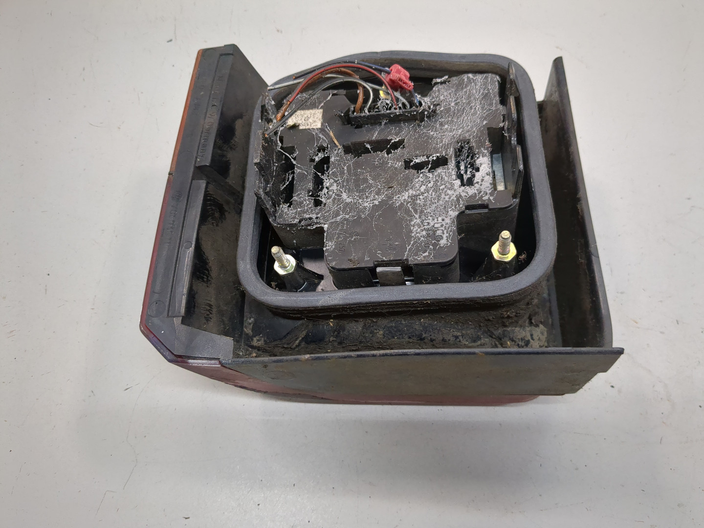 Фонарь задний левый