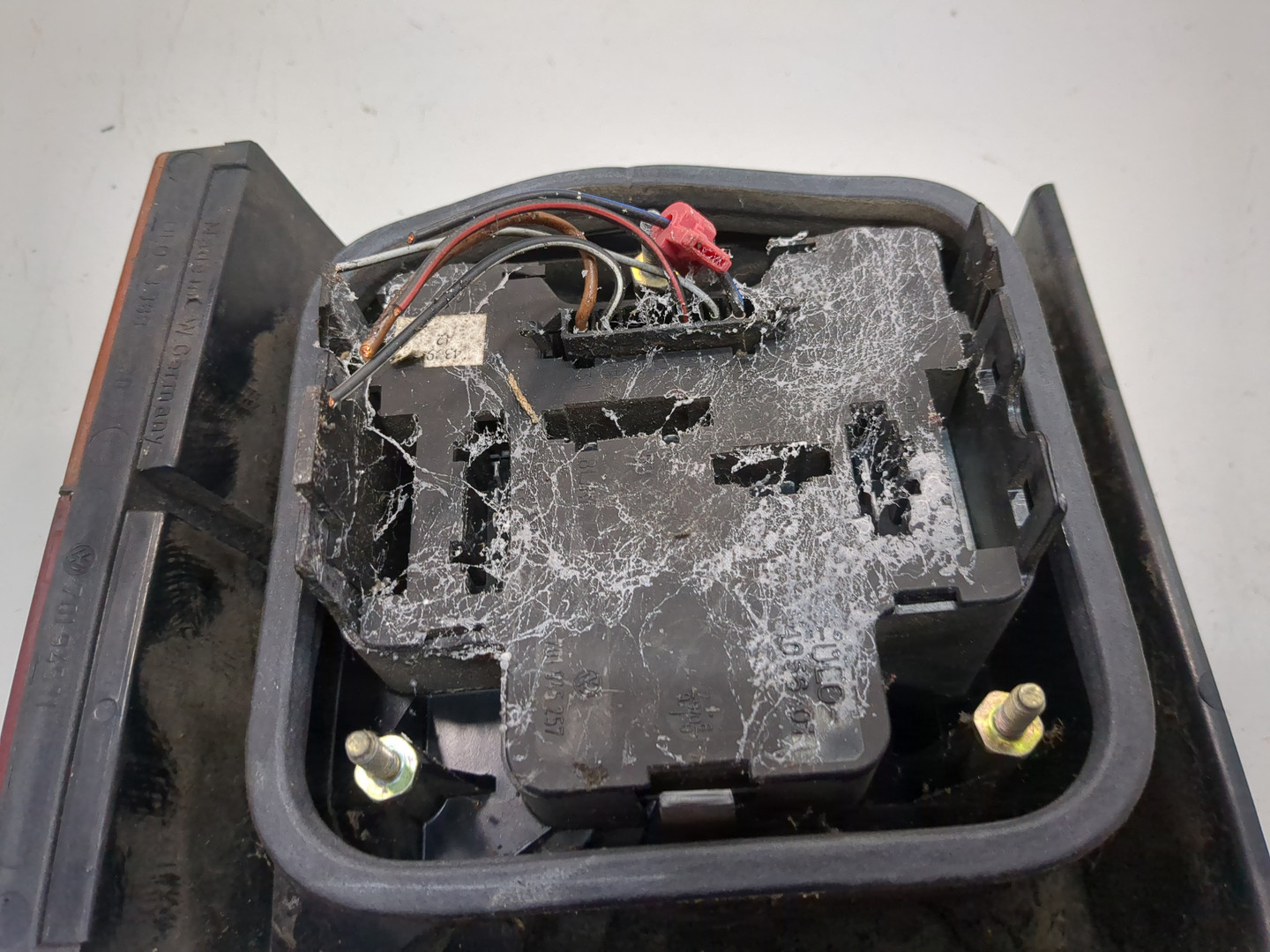 Фонарь задний левый