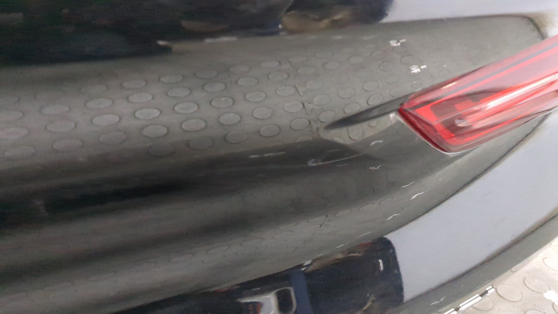 Дверь багажника