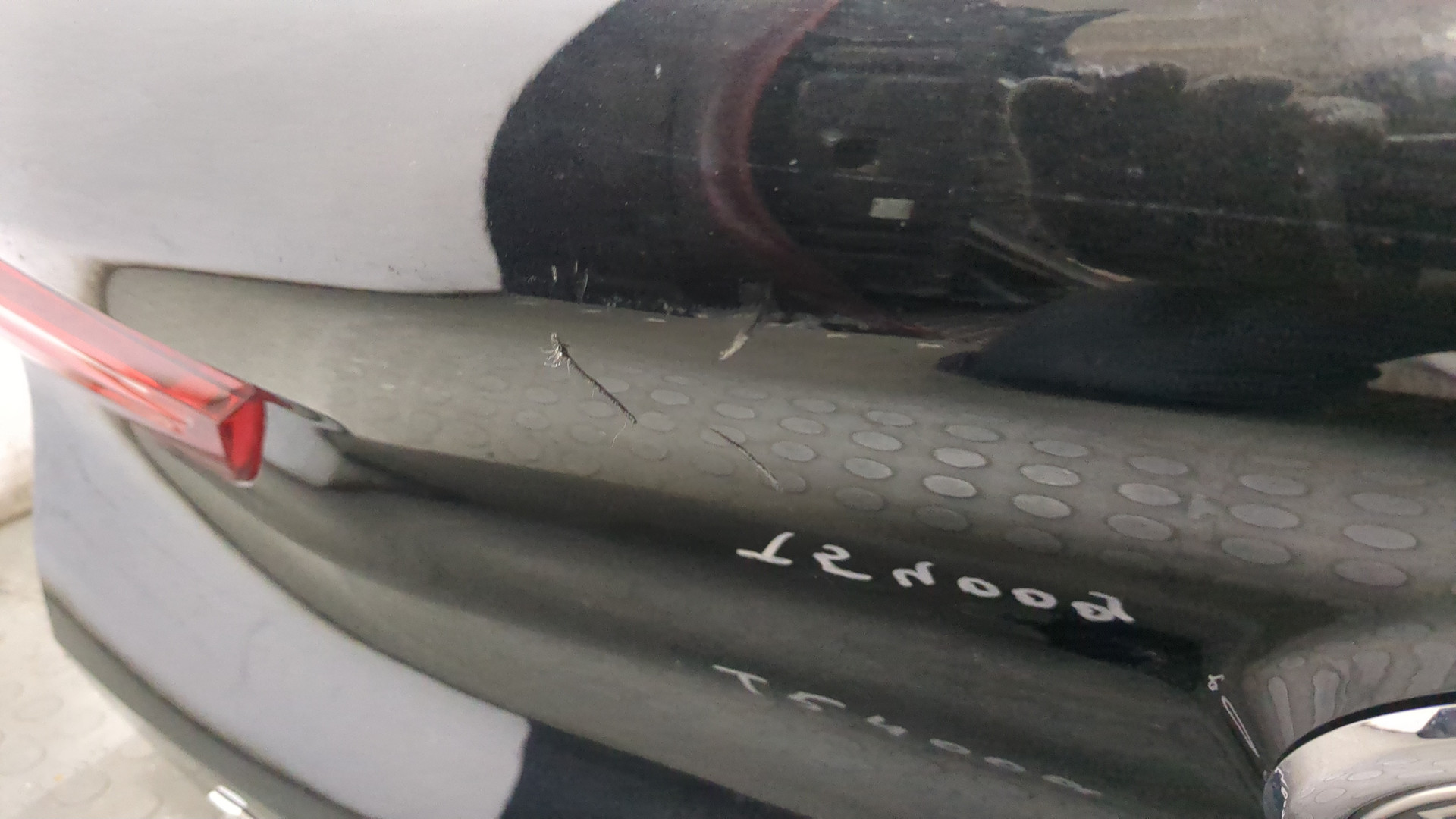 Дверь багажника