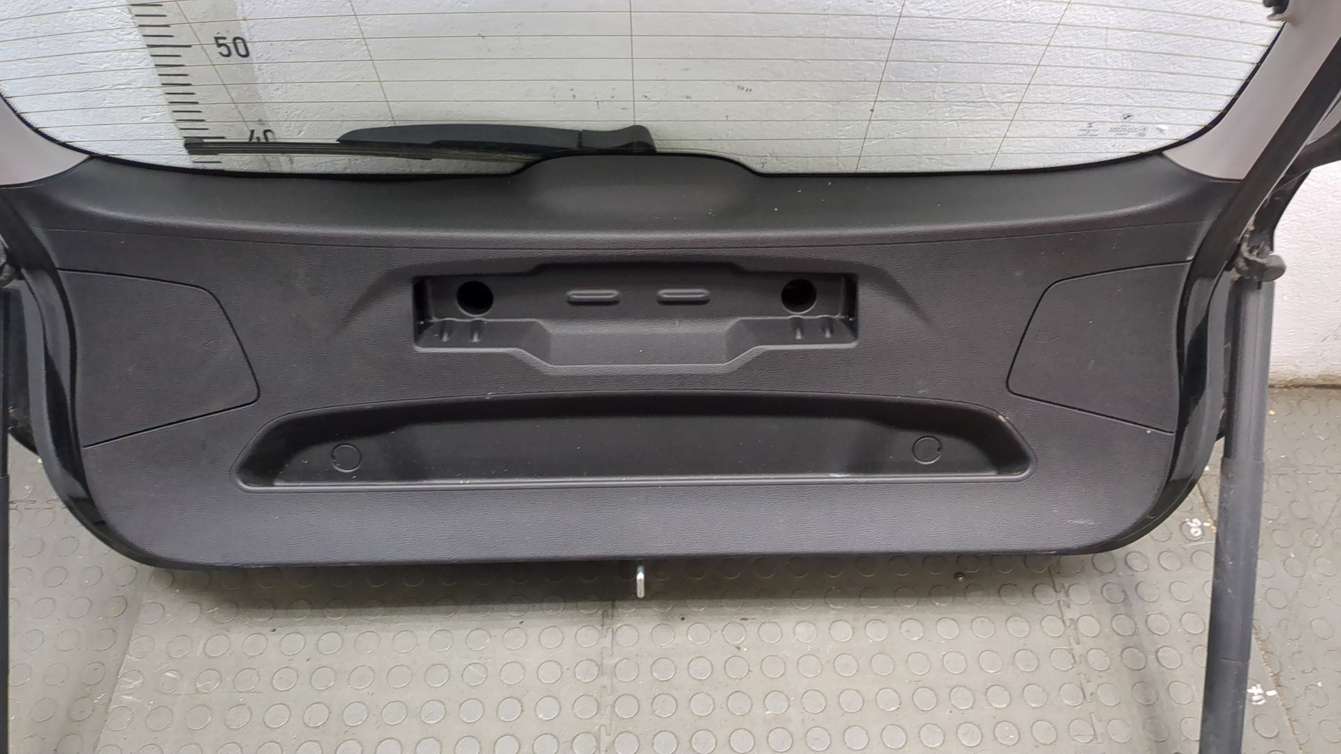 Дверь багажника