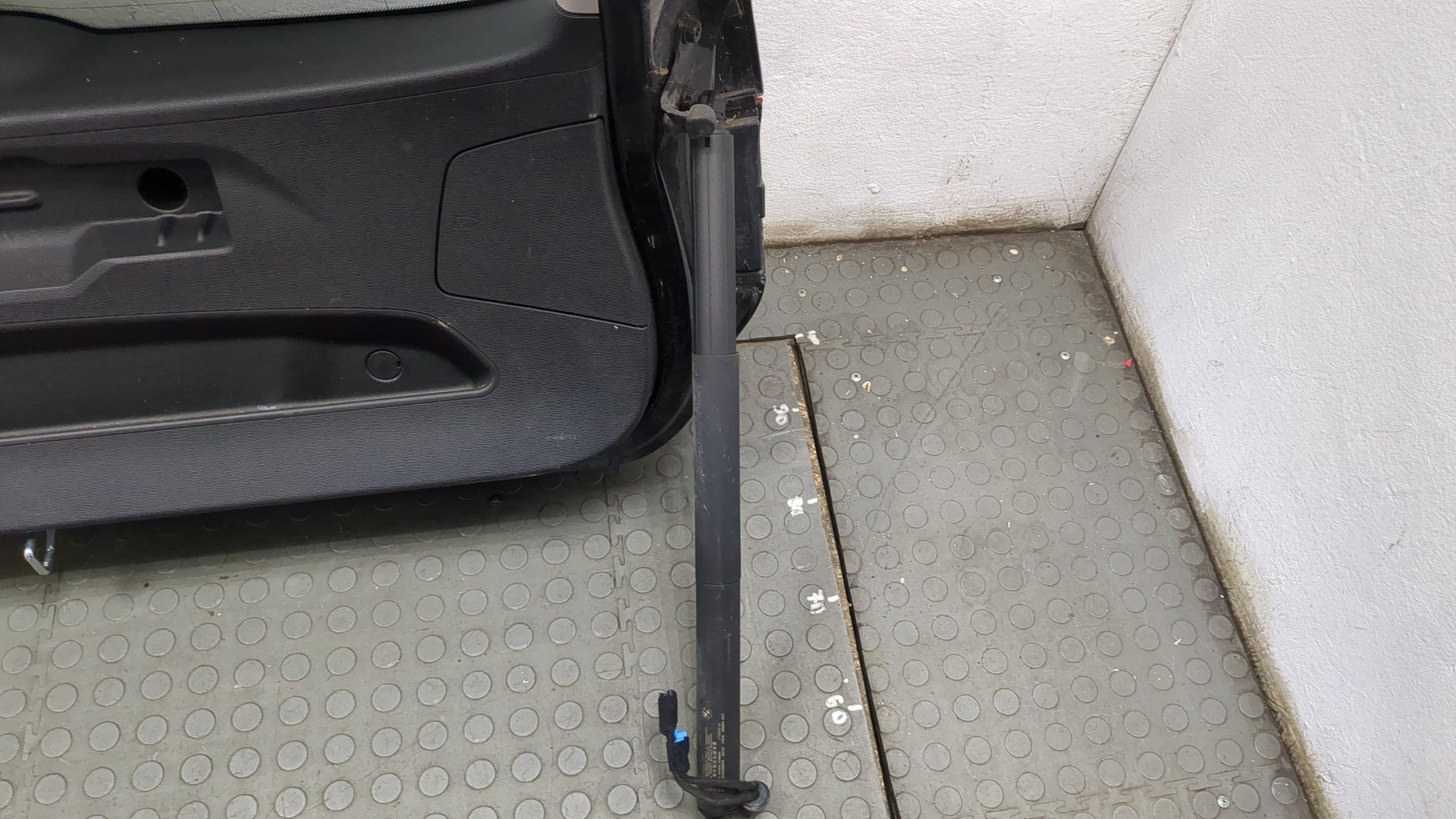 Дверь багажника