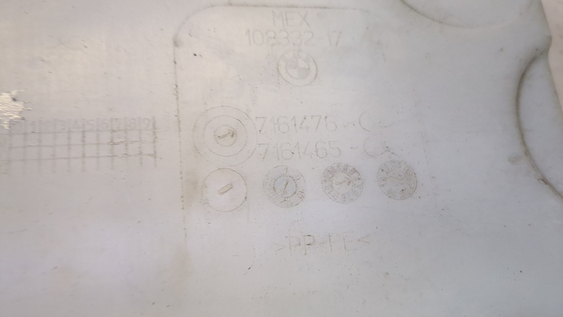 Бачок омывателя лобового стекла