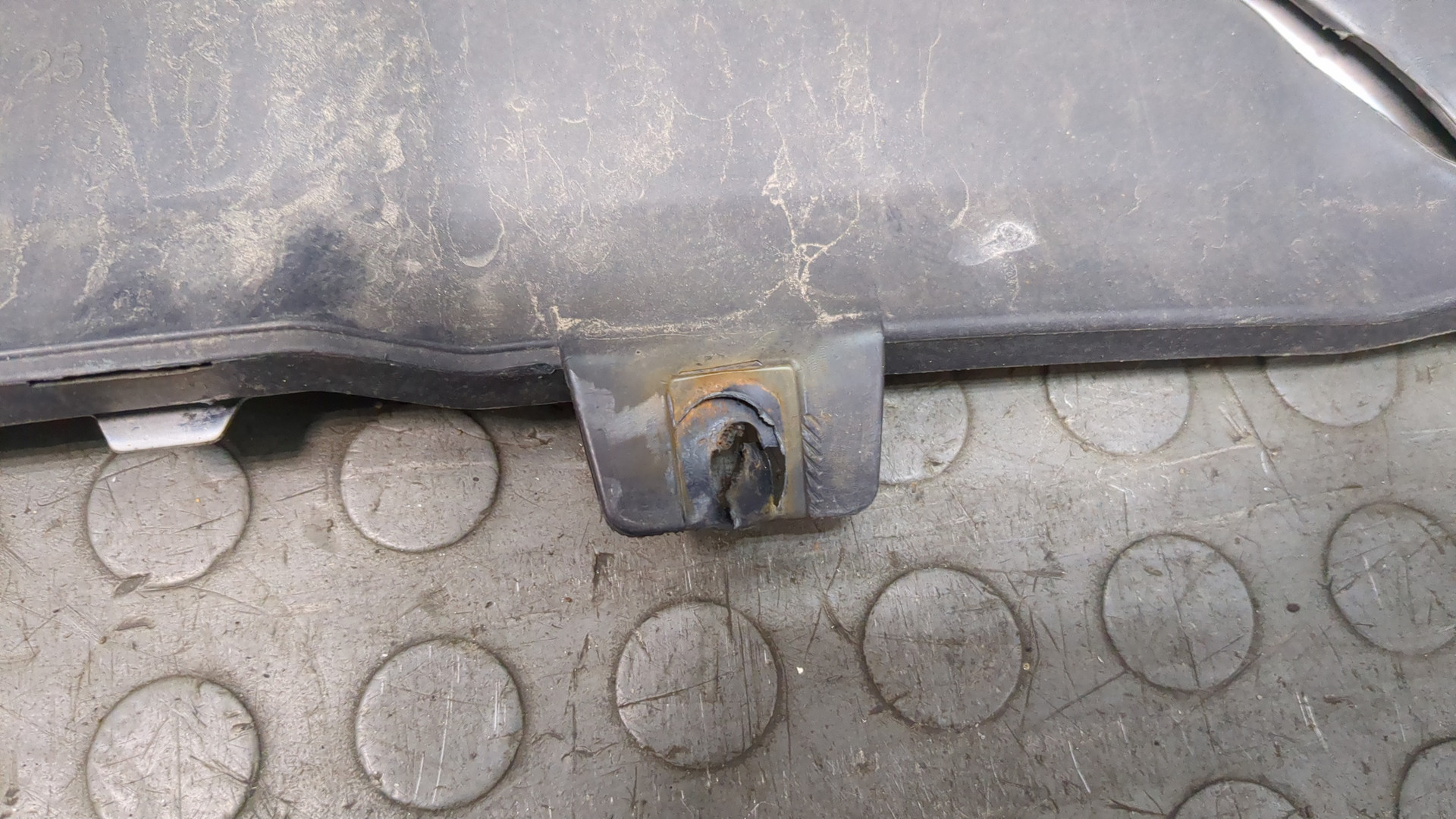 Бампер задний