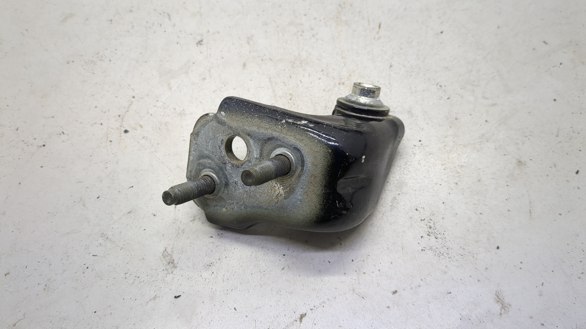 Петля двери