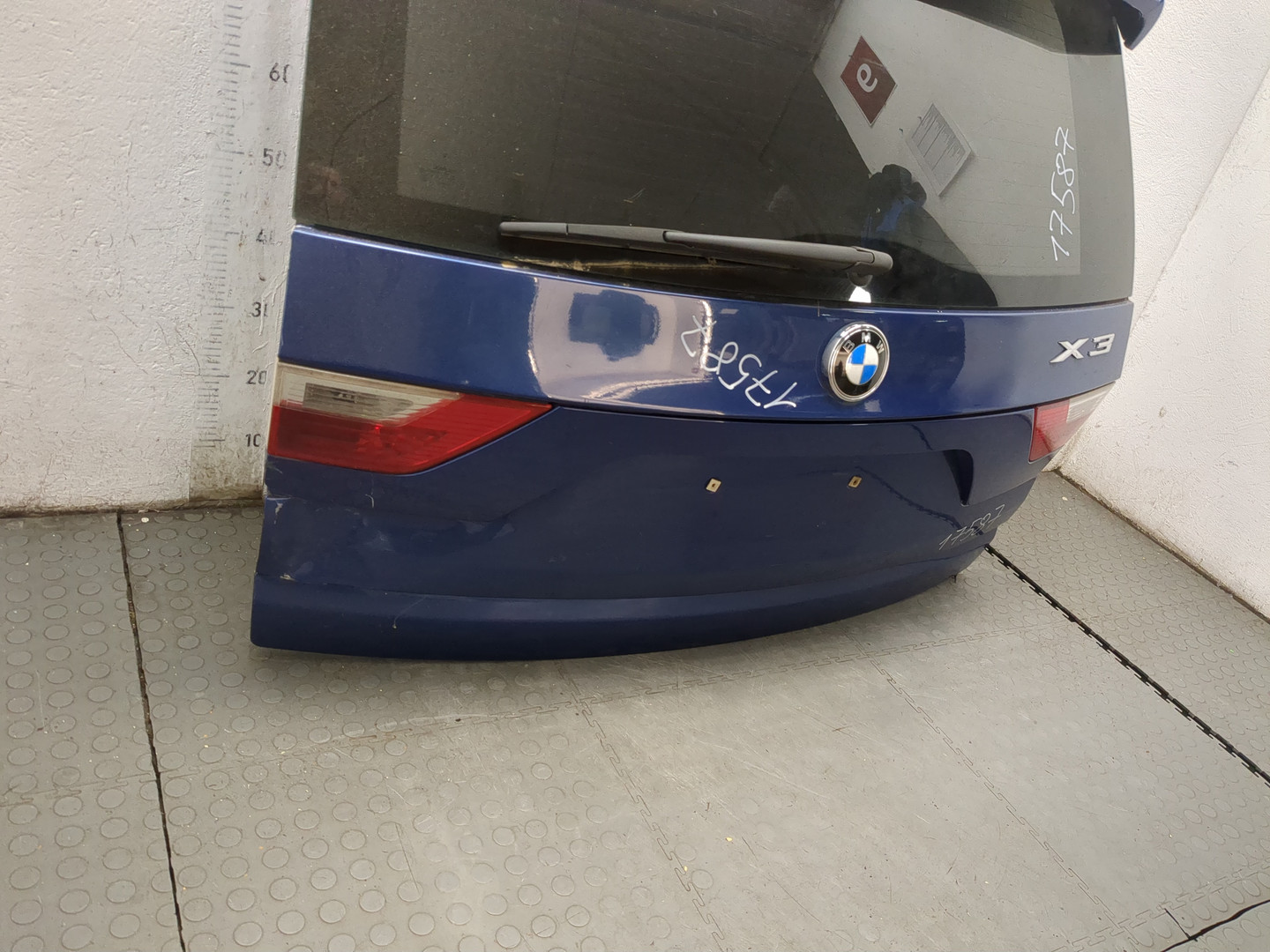 Дверь багажника