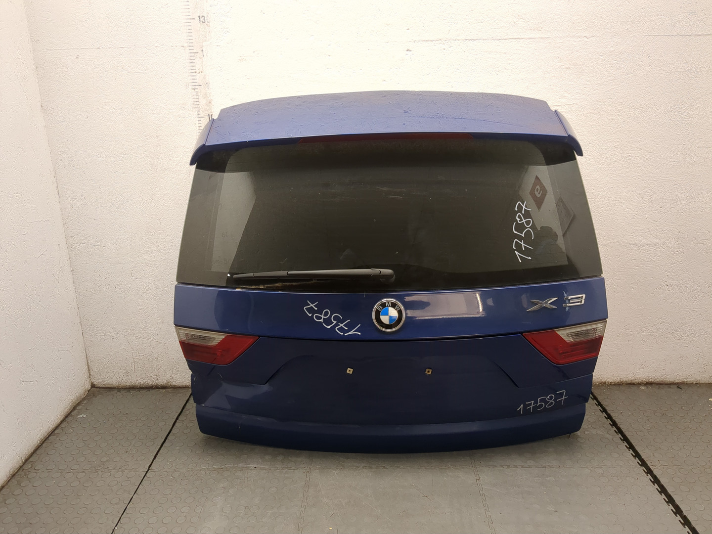 Дверь багажника