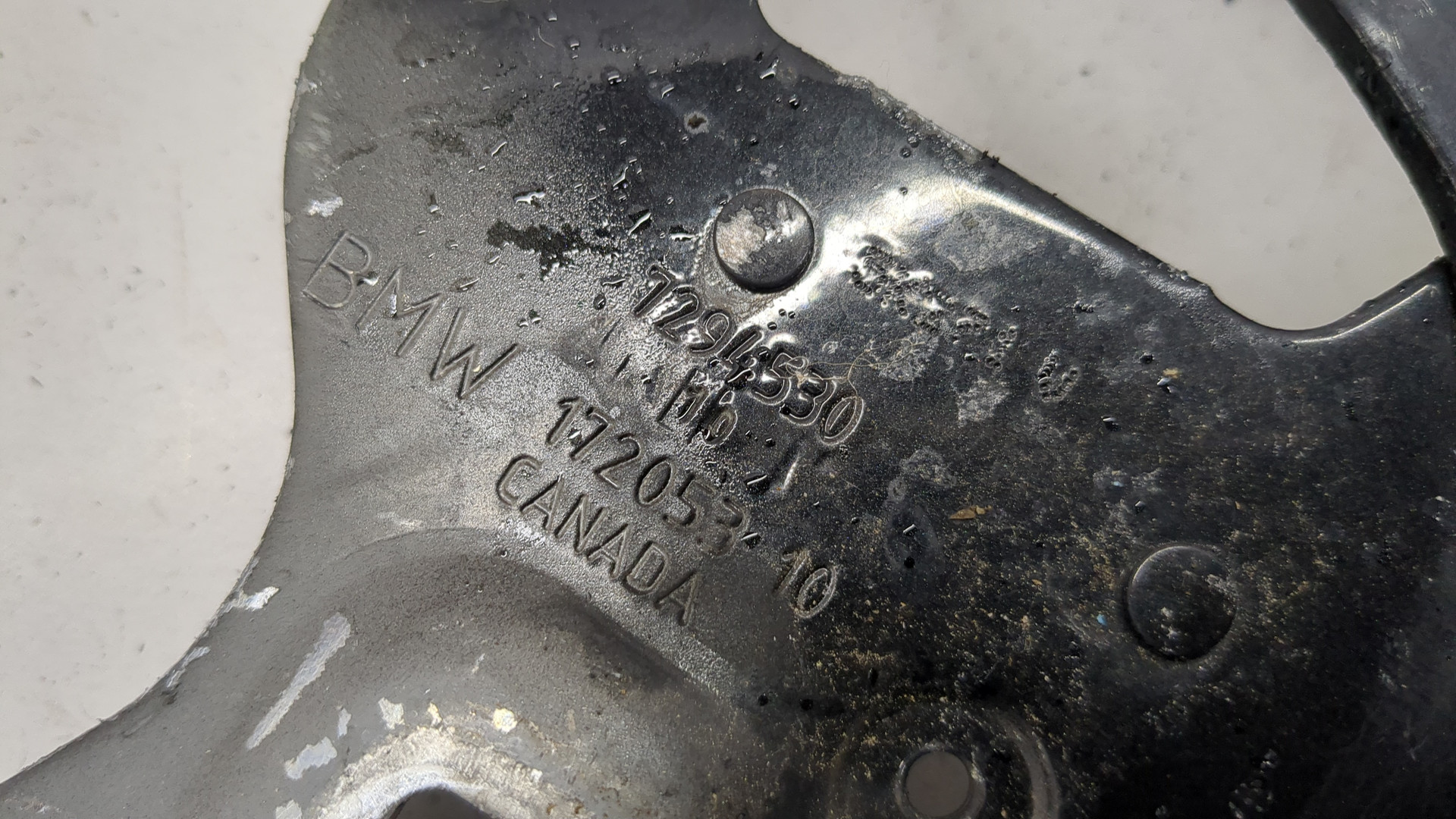 Петля капота левая