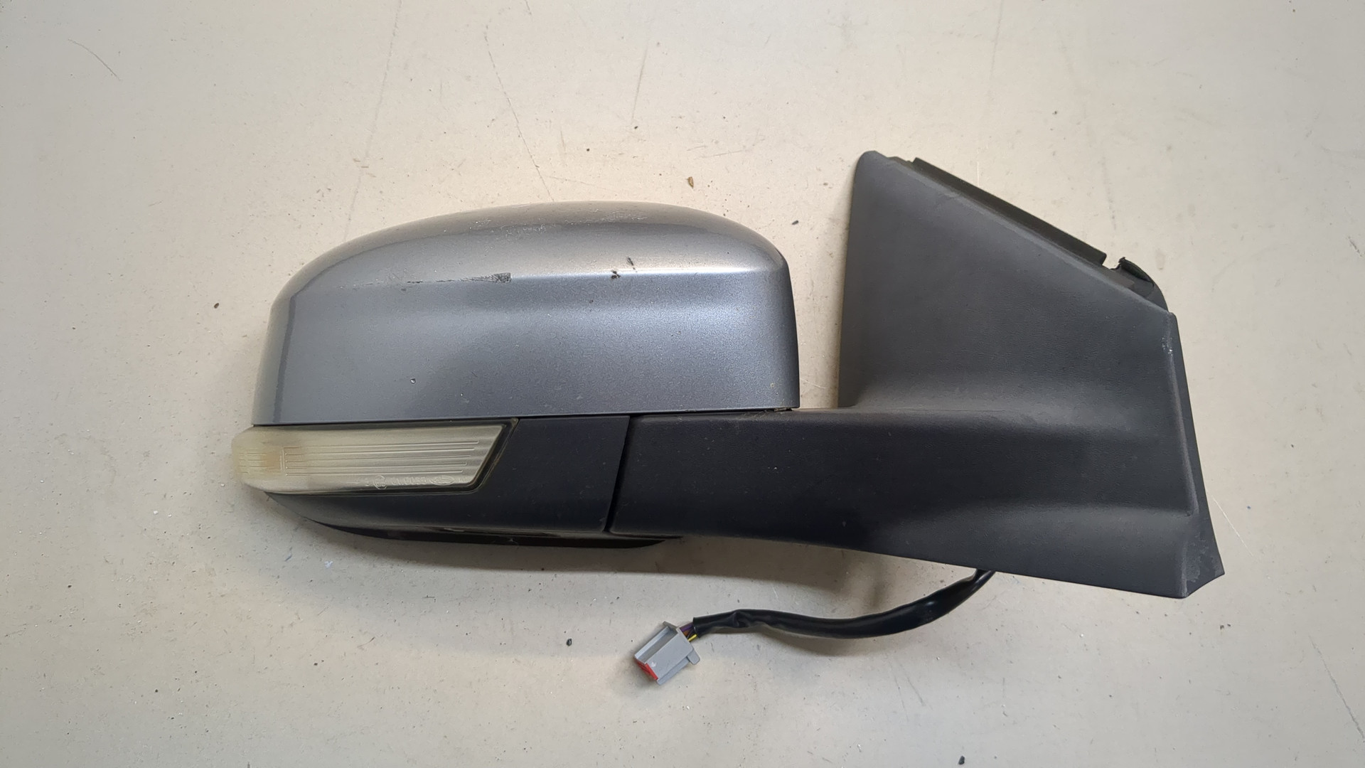 Зеркало правое электрическое