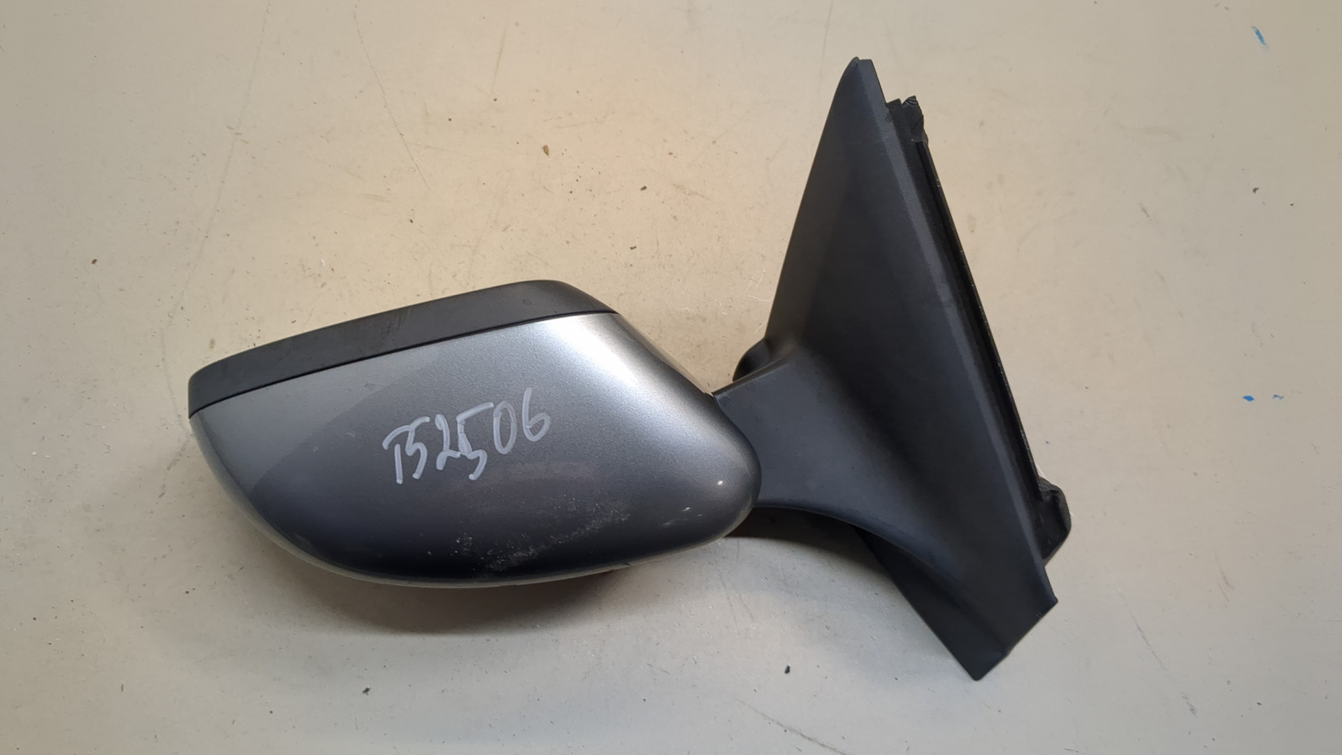 Зеркало правое электрическое