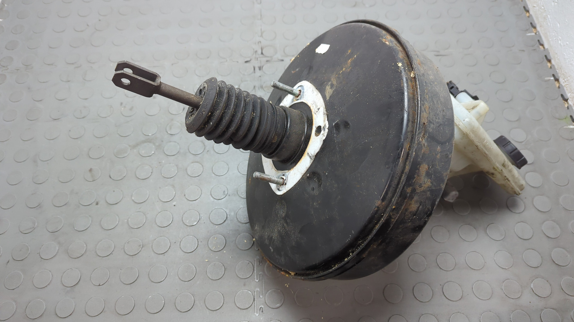 Цилиндр тормозной главный