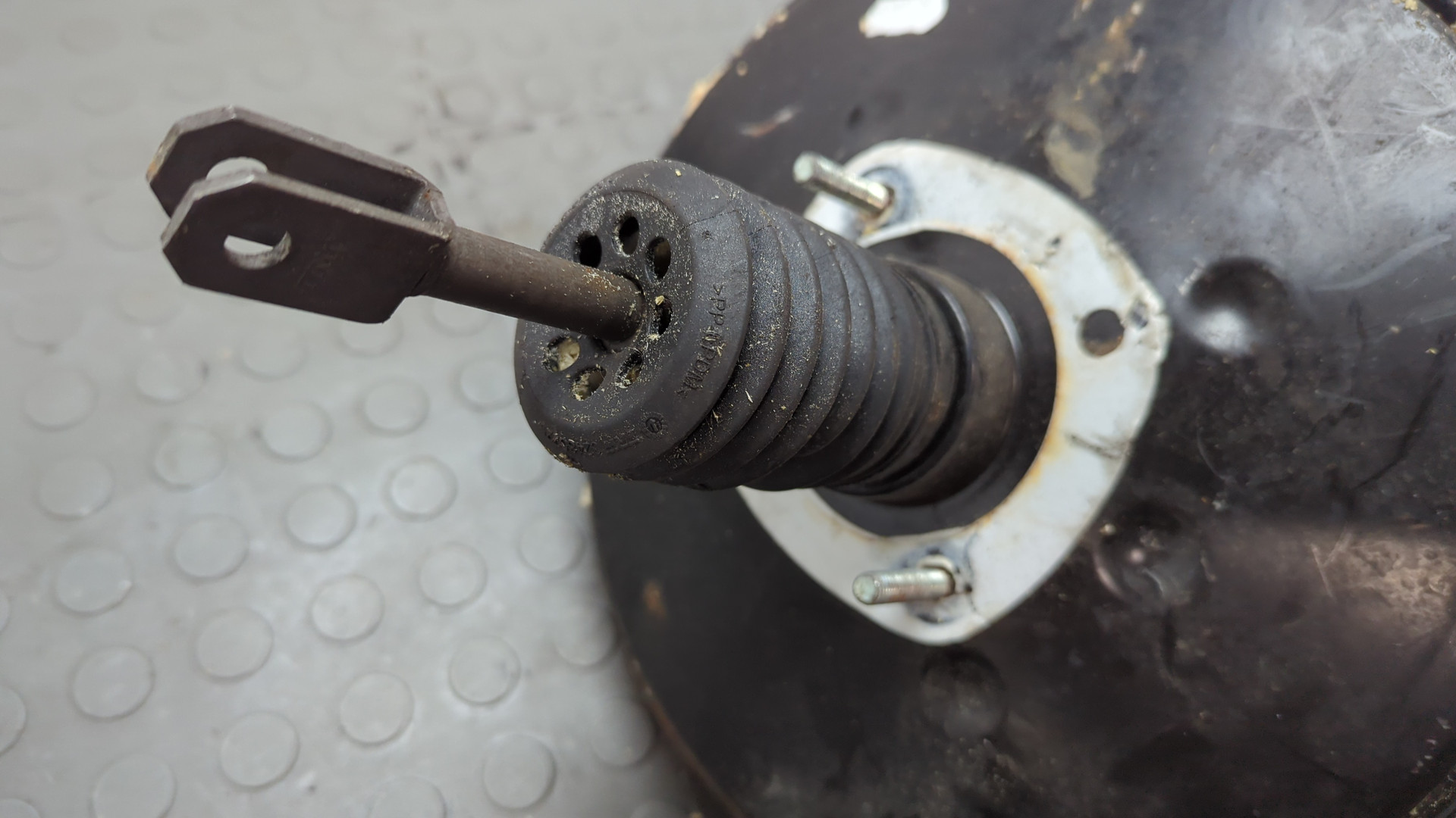 Цилиндр тормозной главный