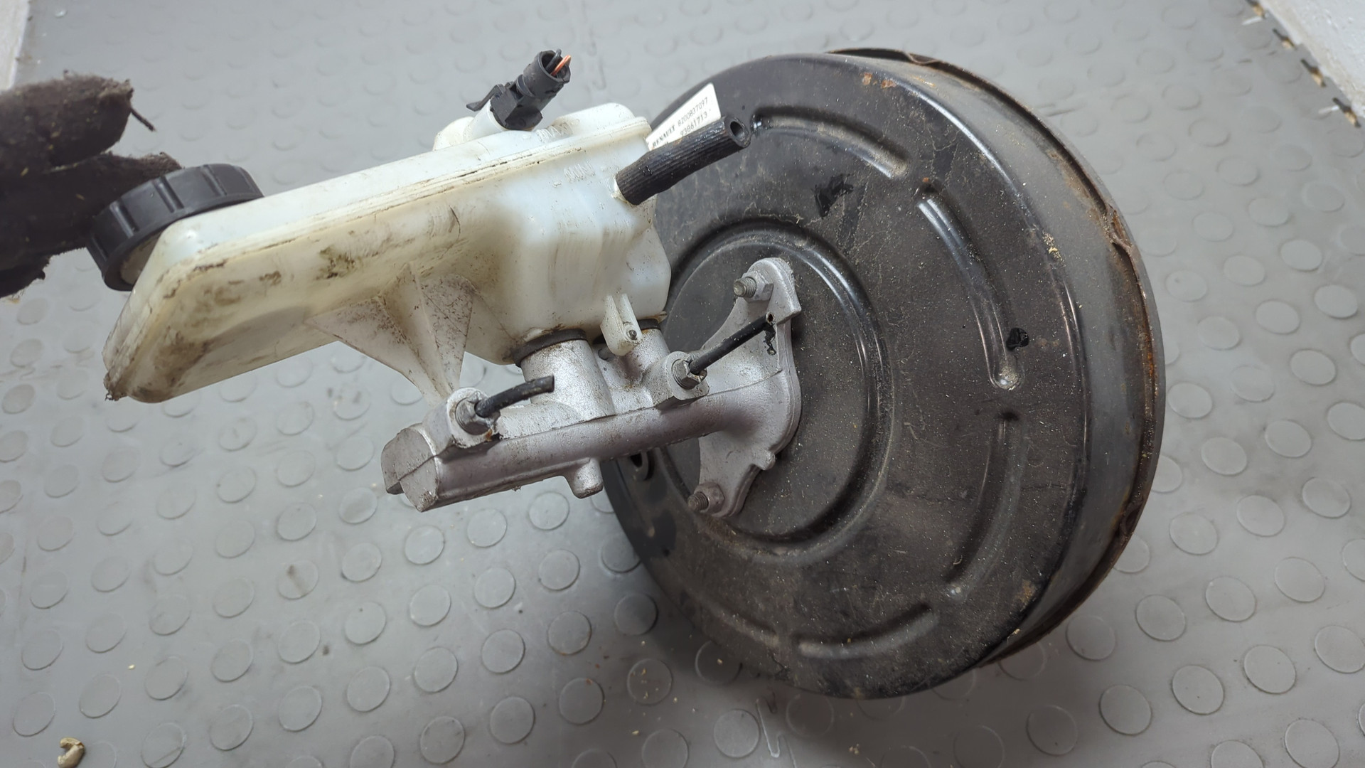 Цилиндр тормозной главный