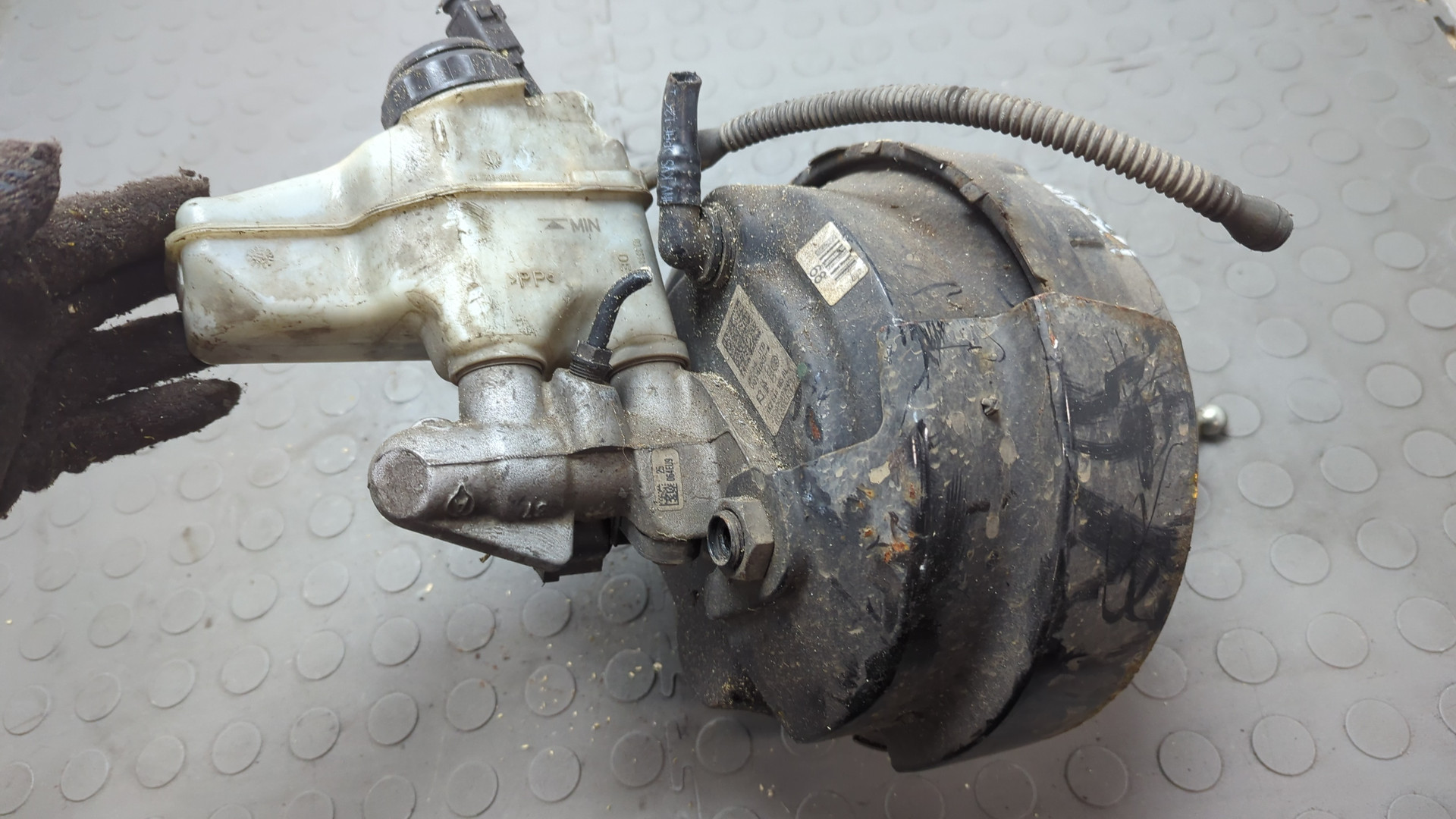 Цилиндр тормозной главный