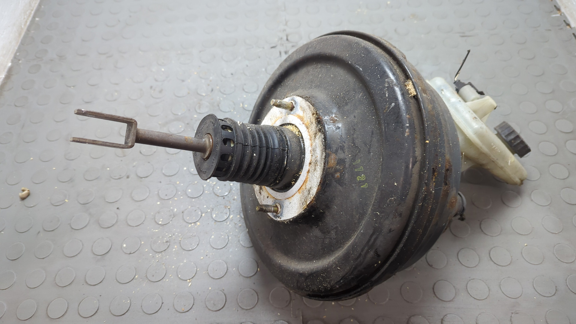 Цилиндр тормозной главный