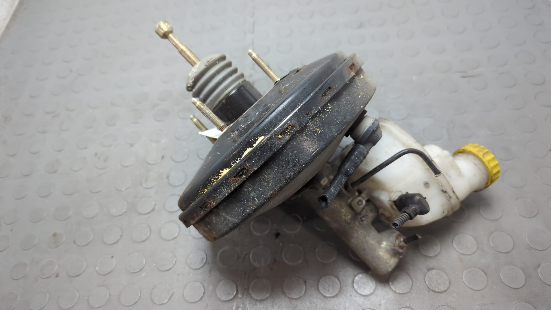 Цилиндр тормозной главный