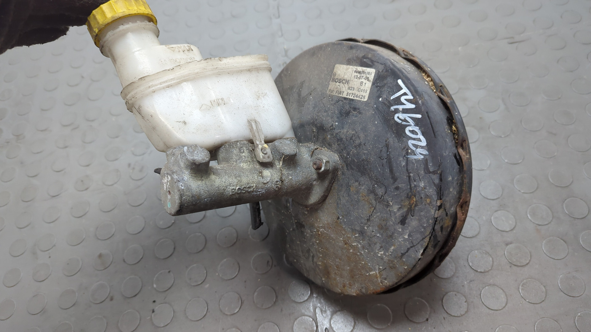 Цилиндр тормозной главный