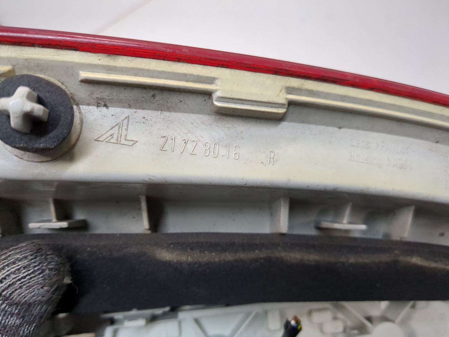 Фонарь задний правый