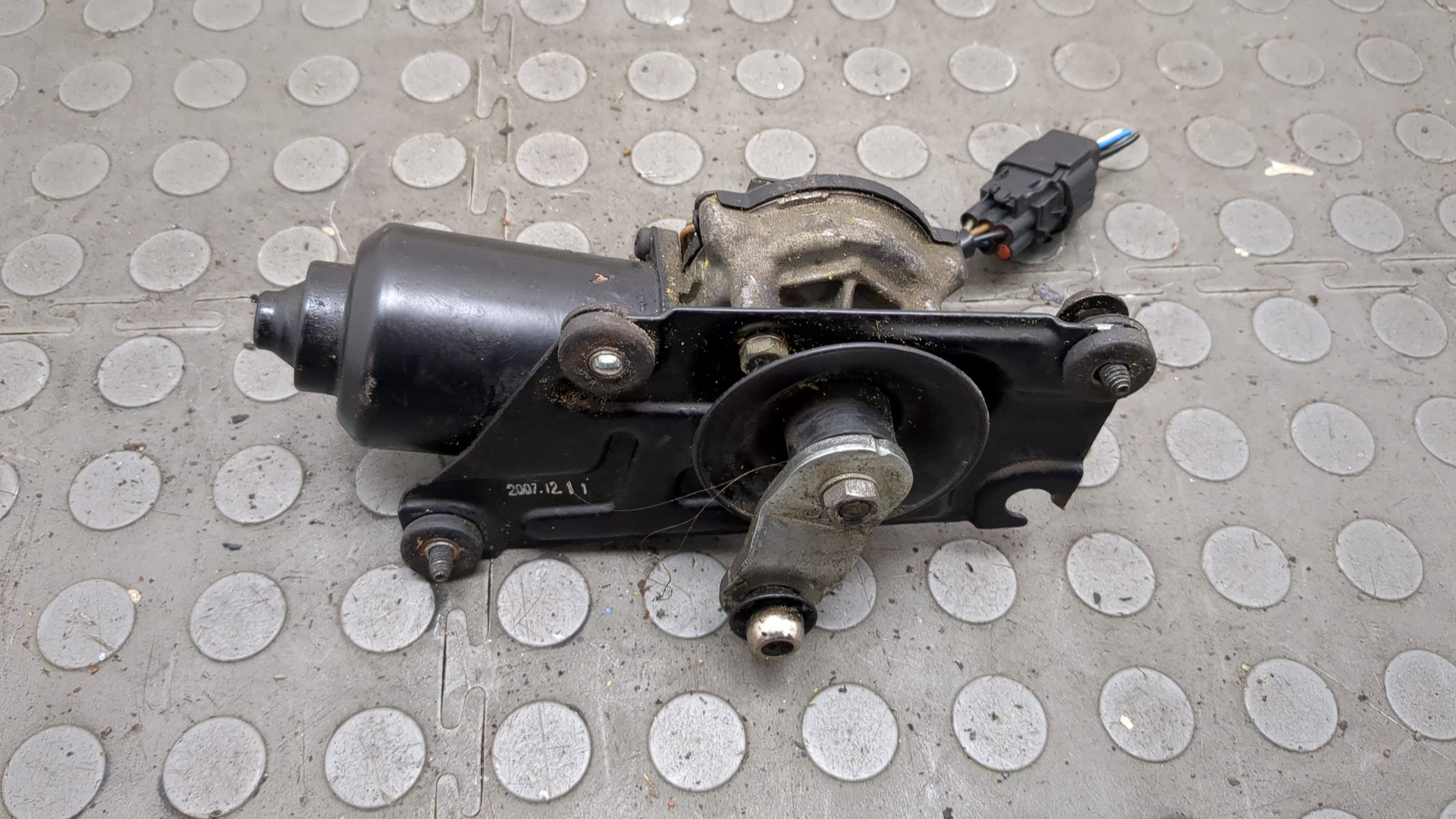 Моторчик стеклоочистителя передний